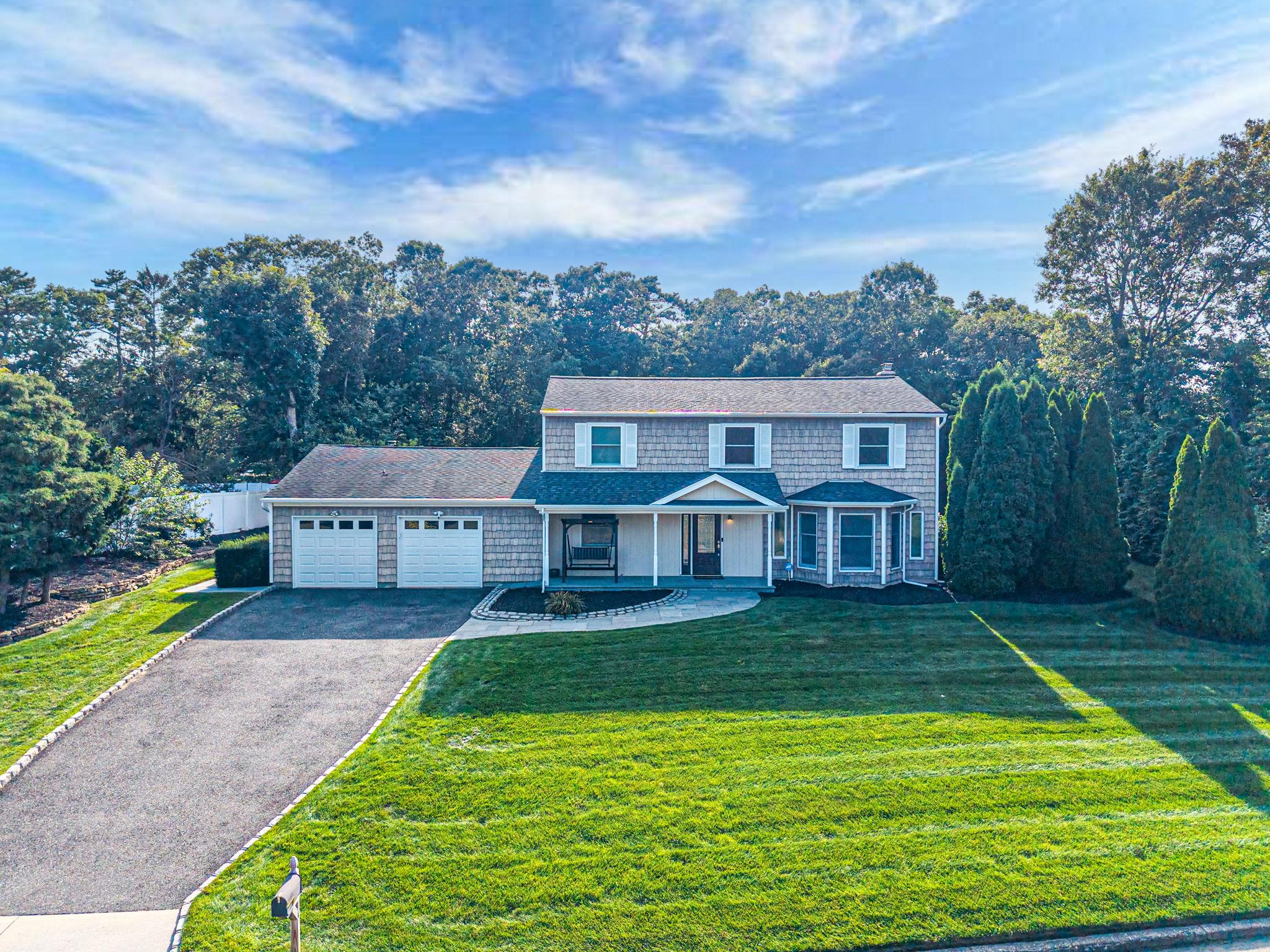 16 Griffin Drive, Mount Sinai, NY 11766