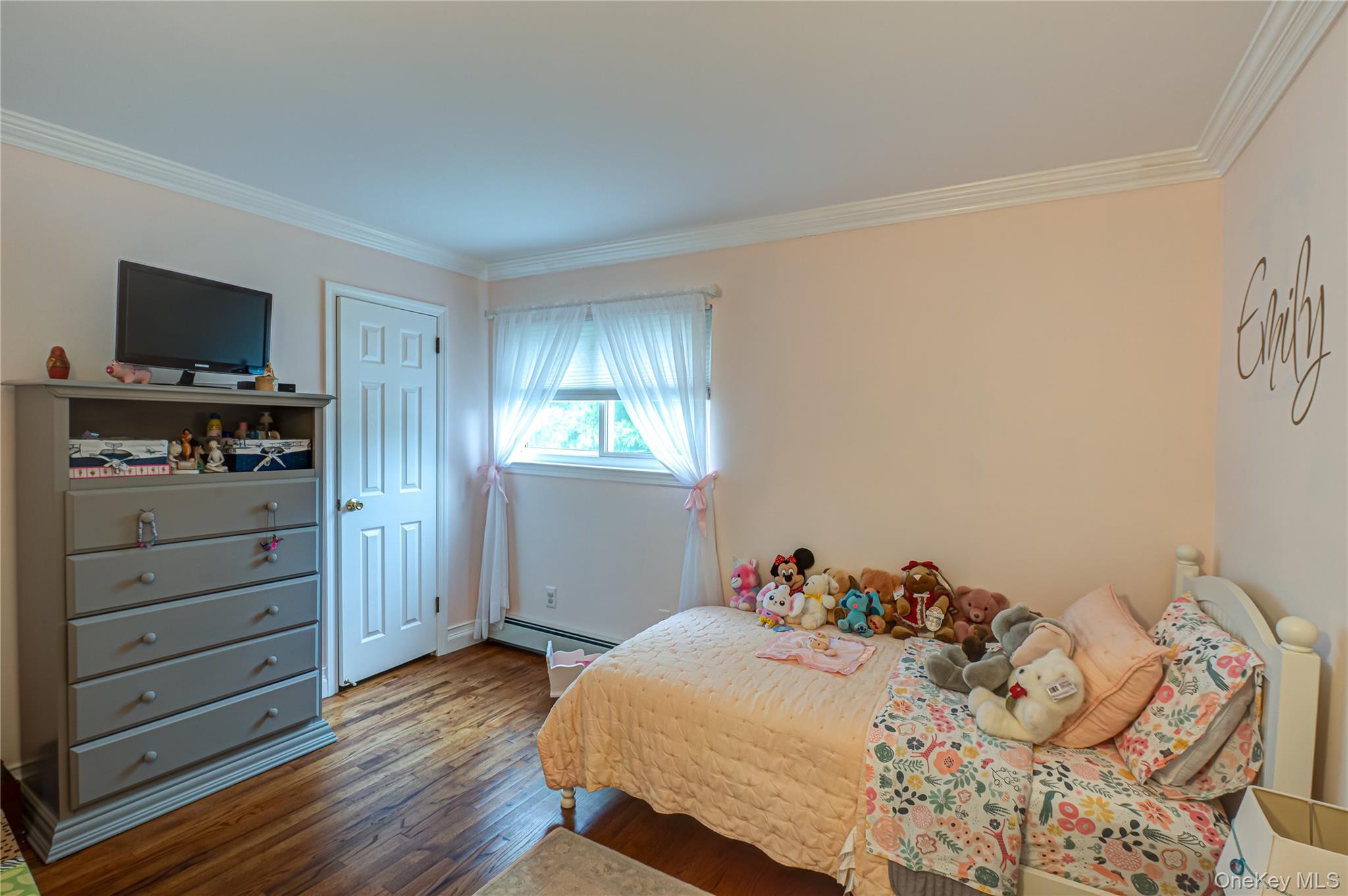 48 Archie Place, West Islip, NY 11795