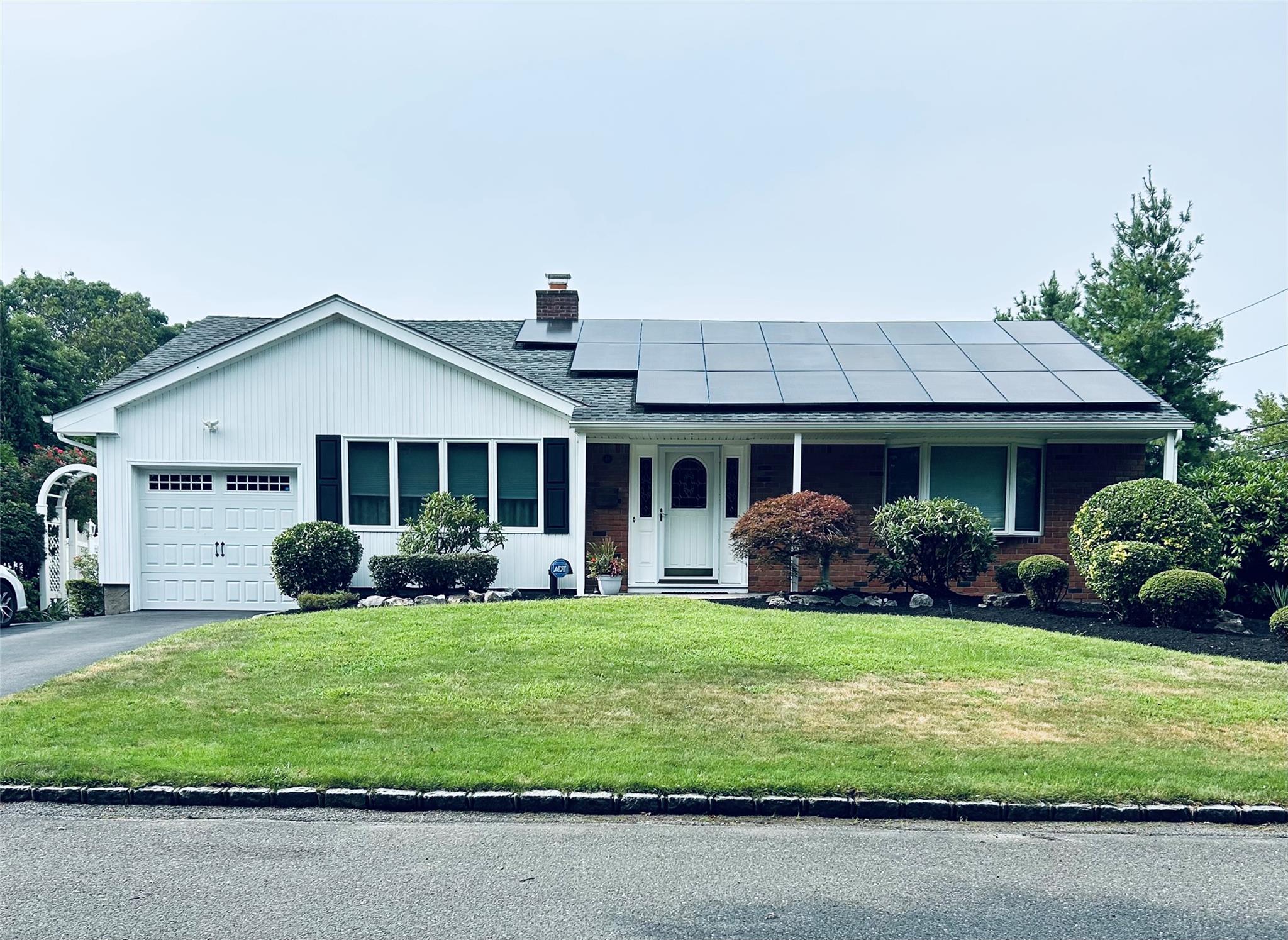 48 Archie Place, West Islip, NY 11795