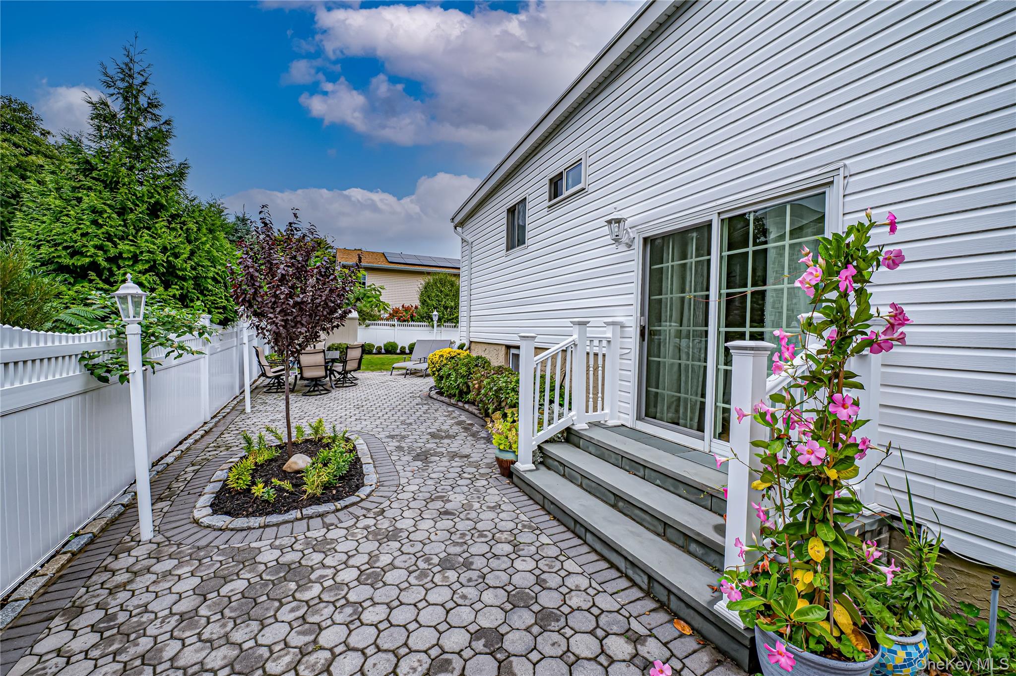 48 Archie Place, West Islip, NY 11795