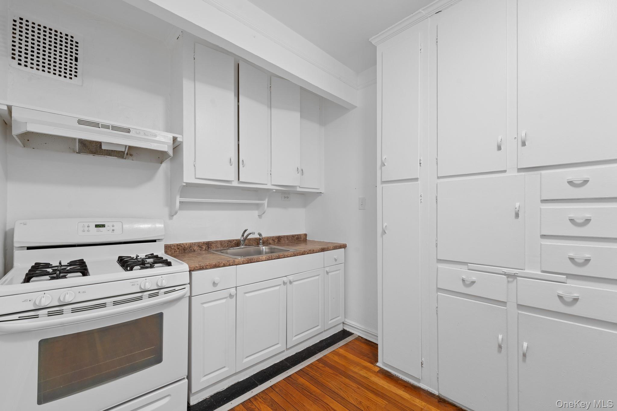 44-10 Ketcham St. # 3F, Elmhurst, NY 11373