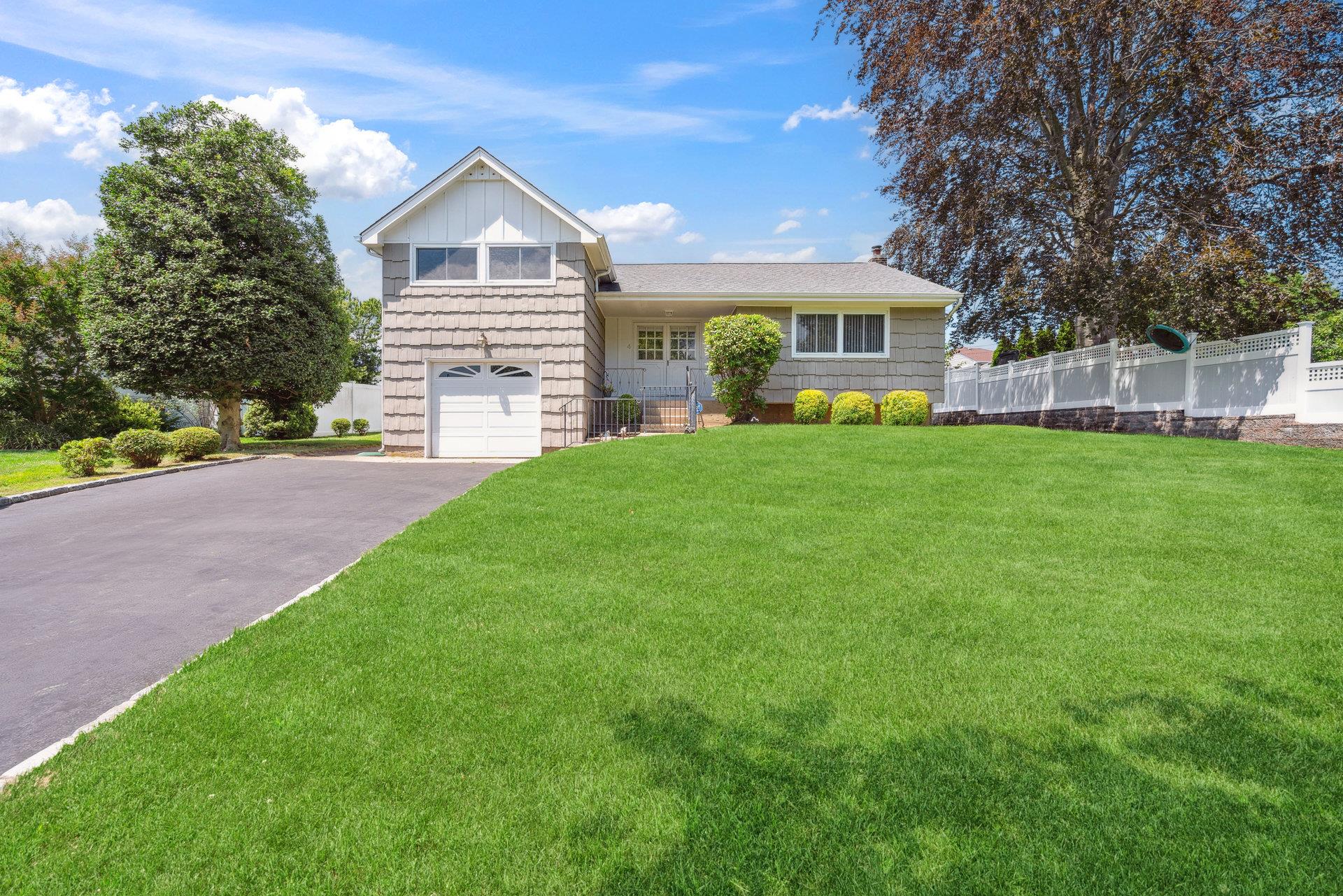 4 Jonquill Lane, Kings Park, NY 11754
