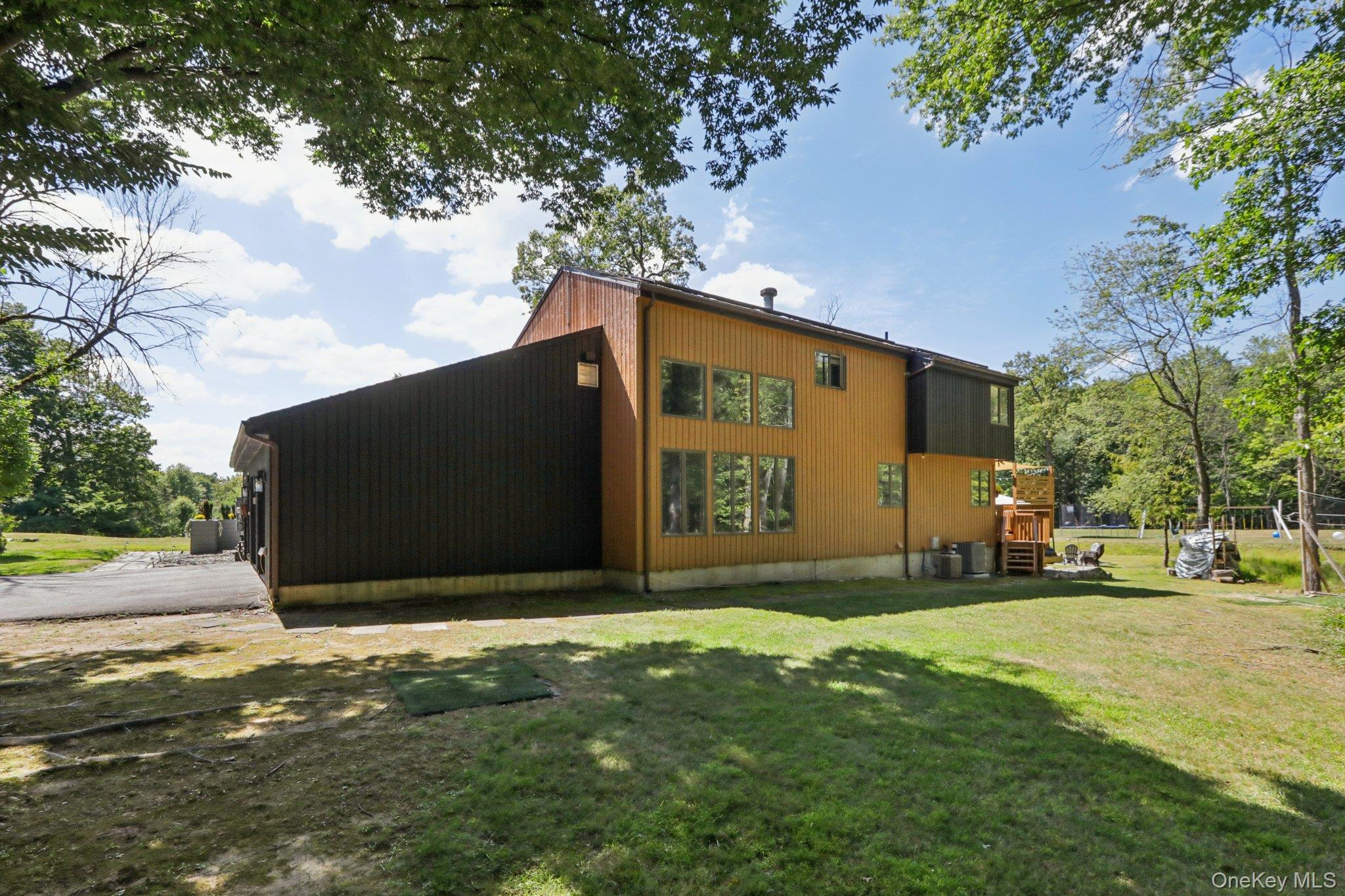 7 Elizabeth Court, Spring Valley, NY 10977