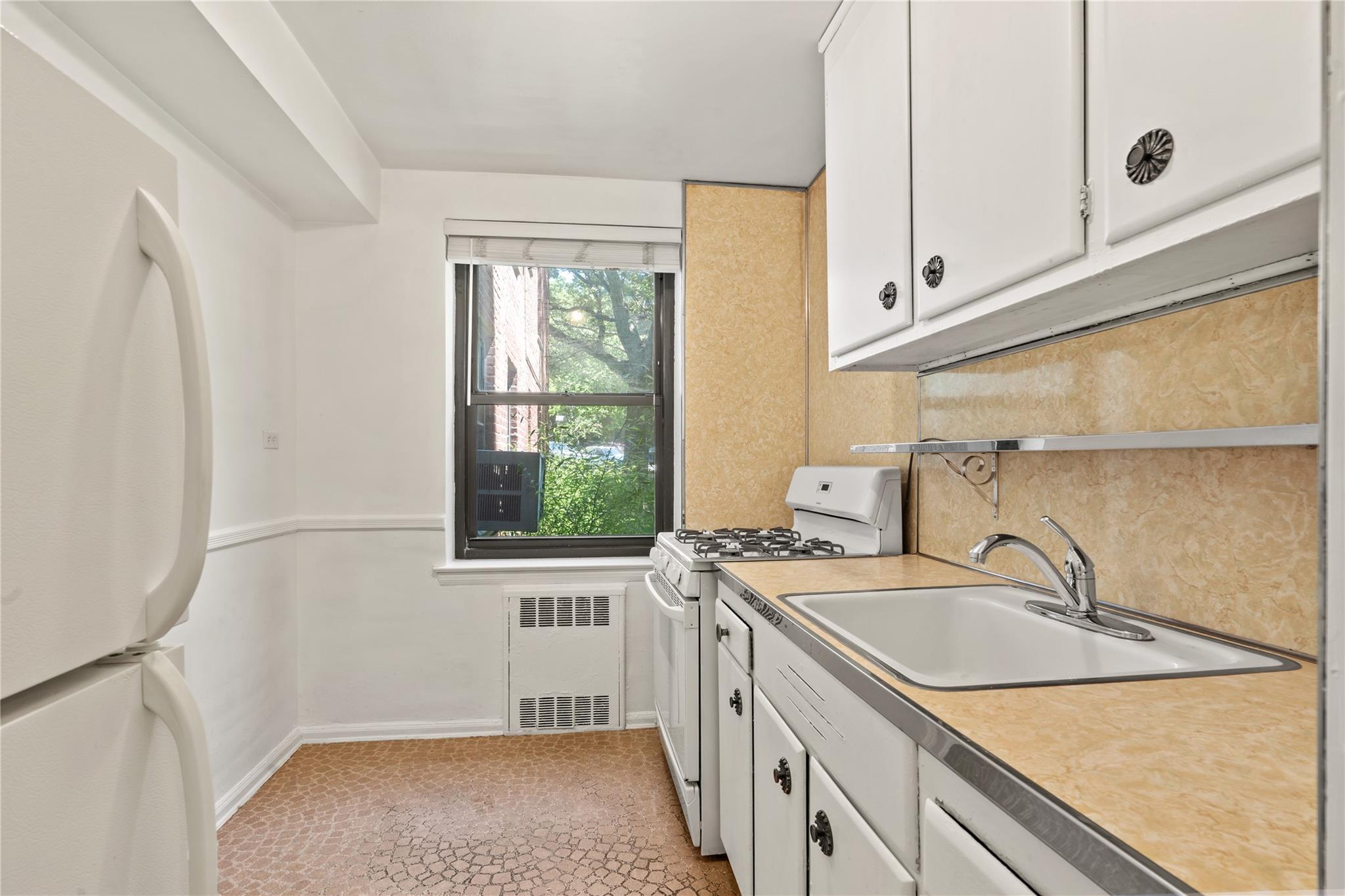 139-15 28th Road # 1G, Flushing, NY 11354