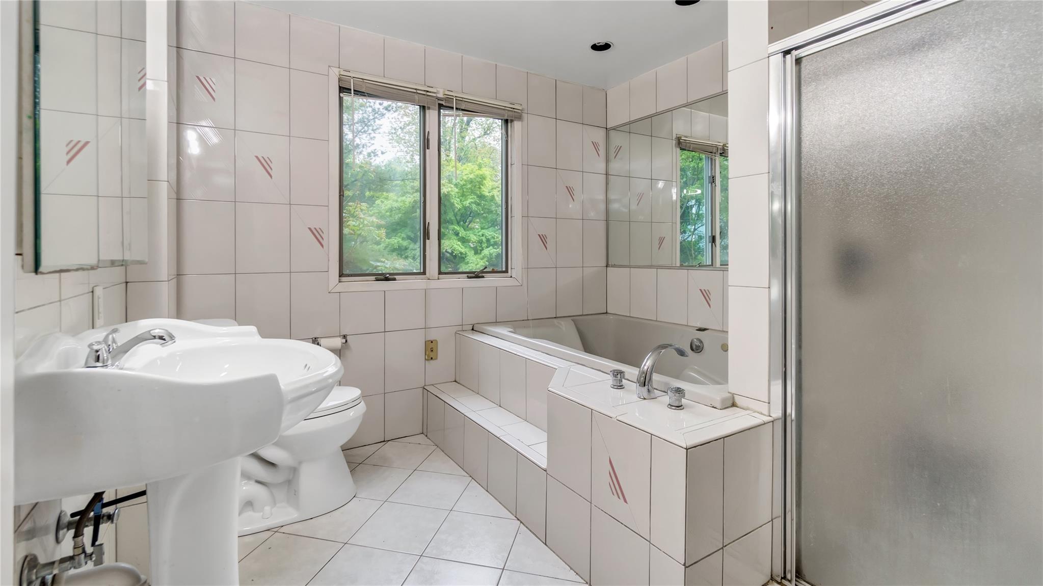 117 Glenwood Road, Glenwood Landing, NY 11547