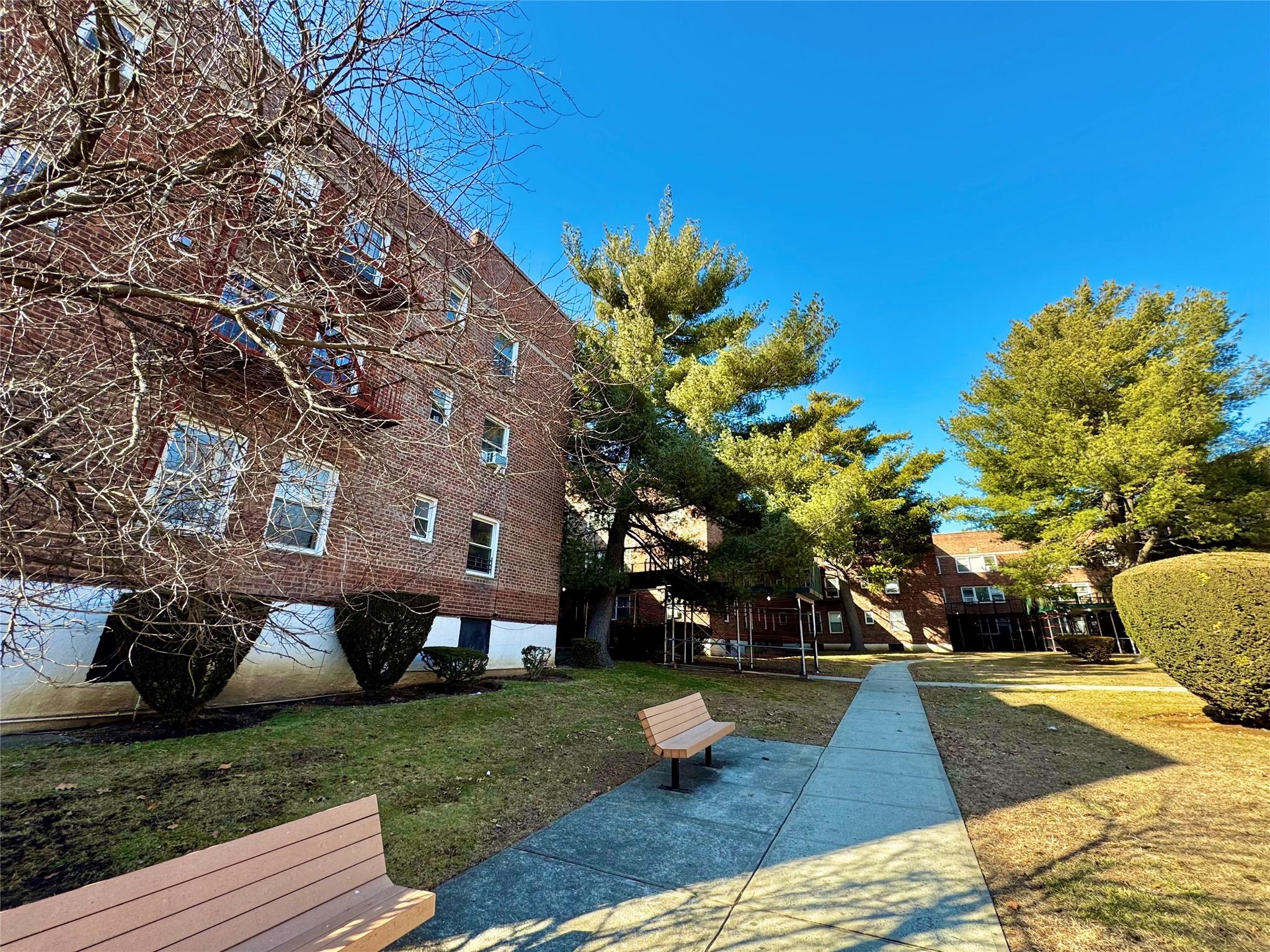 138-29 Jewel Ave # 2D, Kew Garden Hills, NY 11367