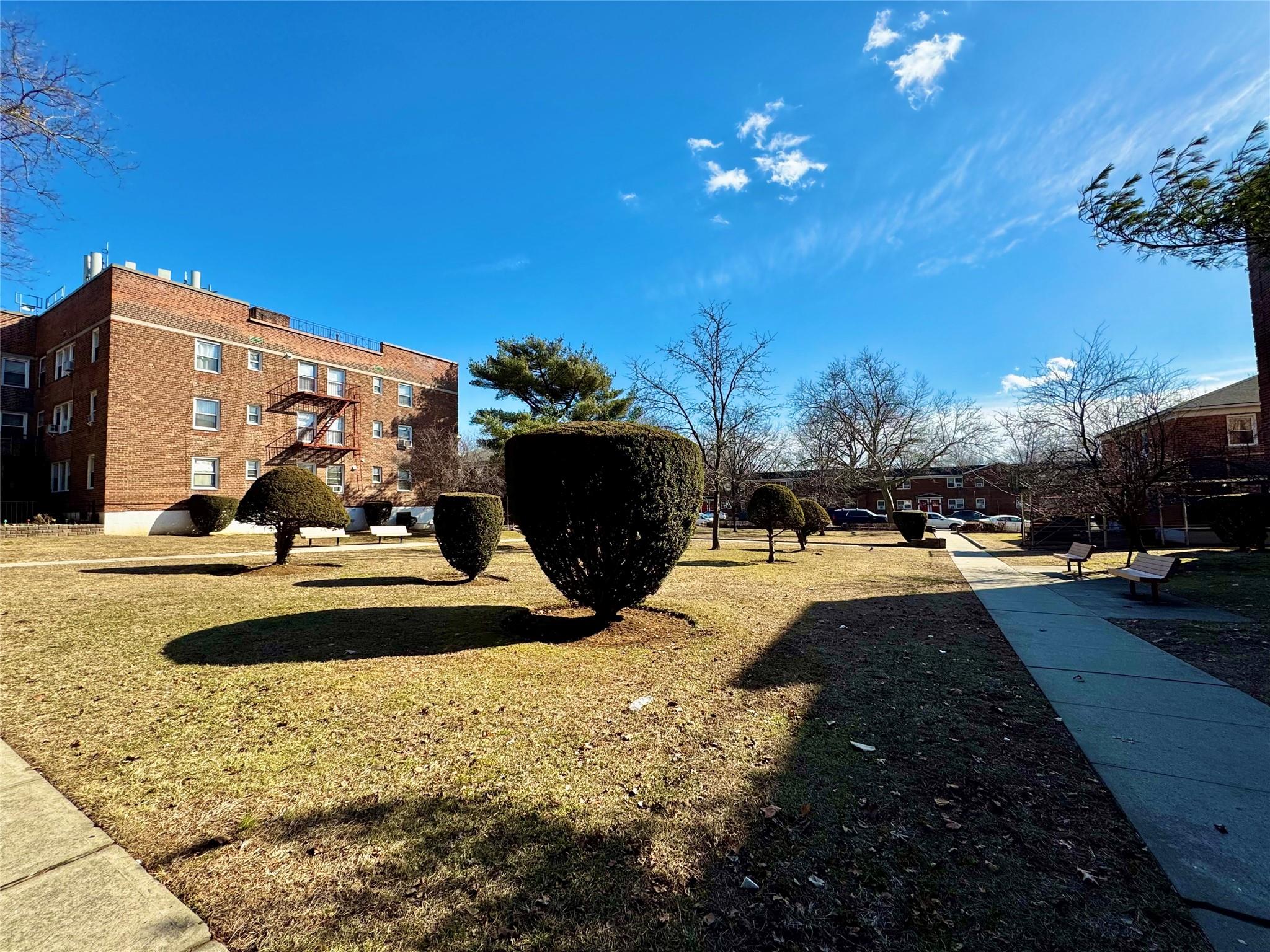 138-29 Jewel Ave # 2D, Kew Garden Hills, NY 11367