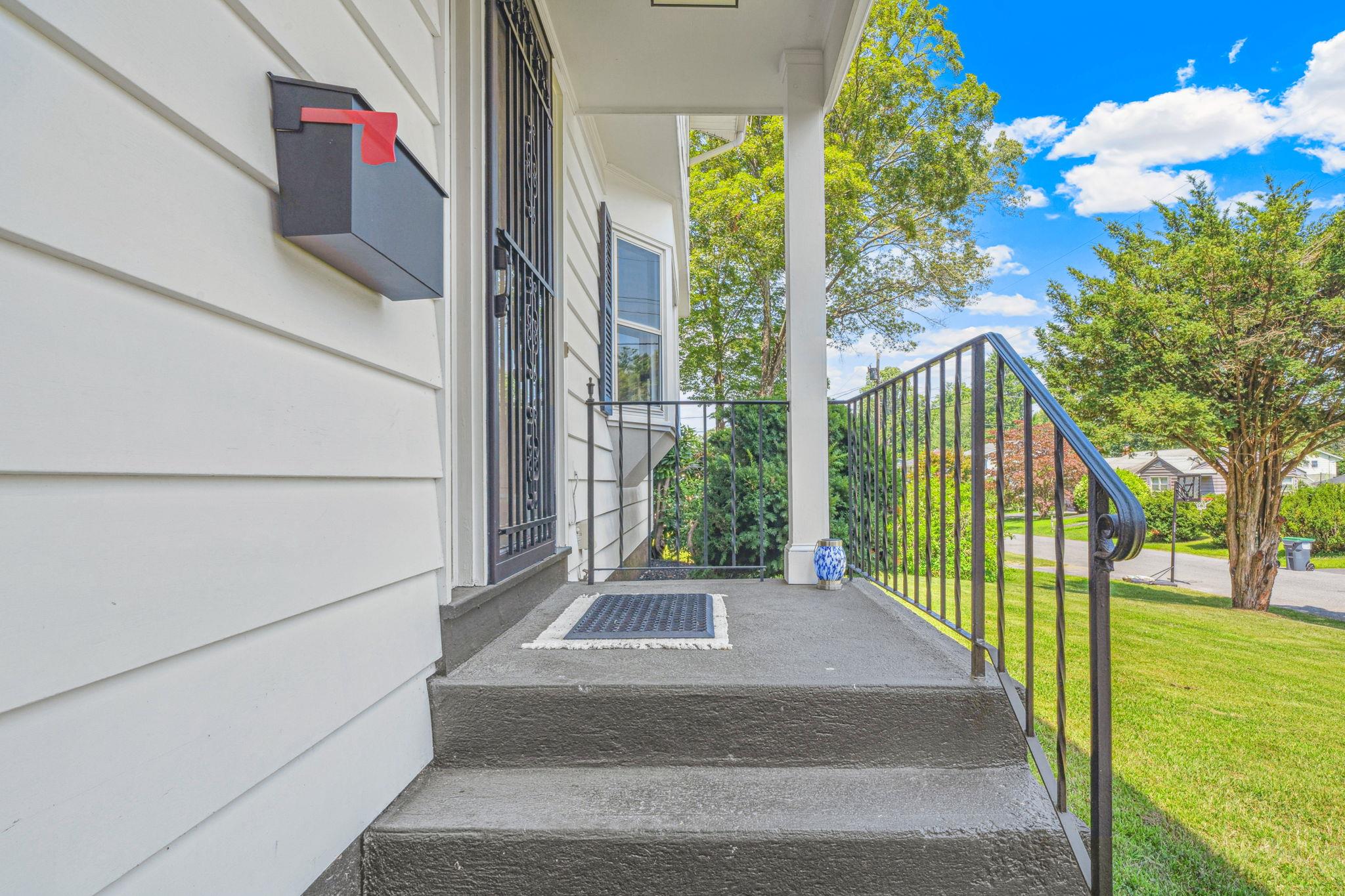 32 Redwood Road, Saugerties, NY 12477