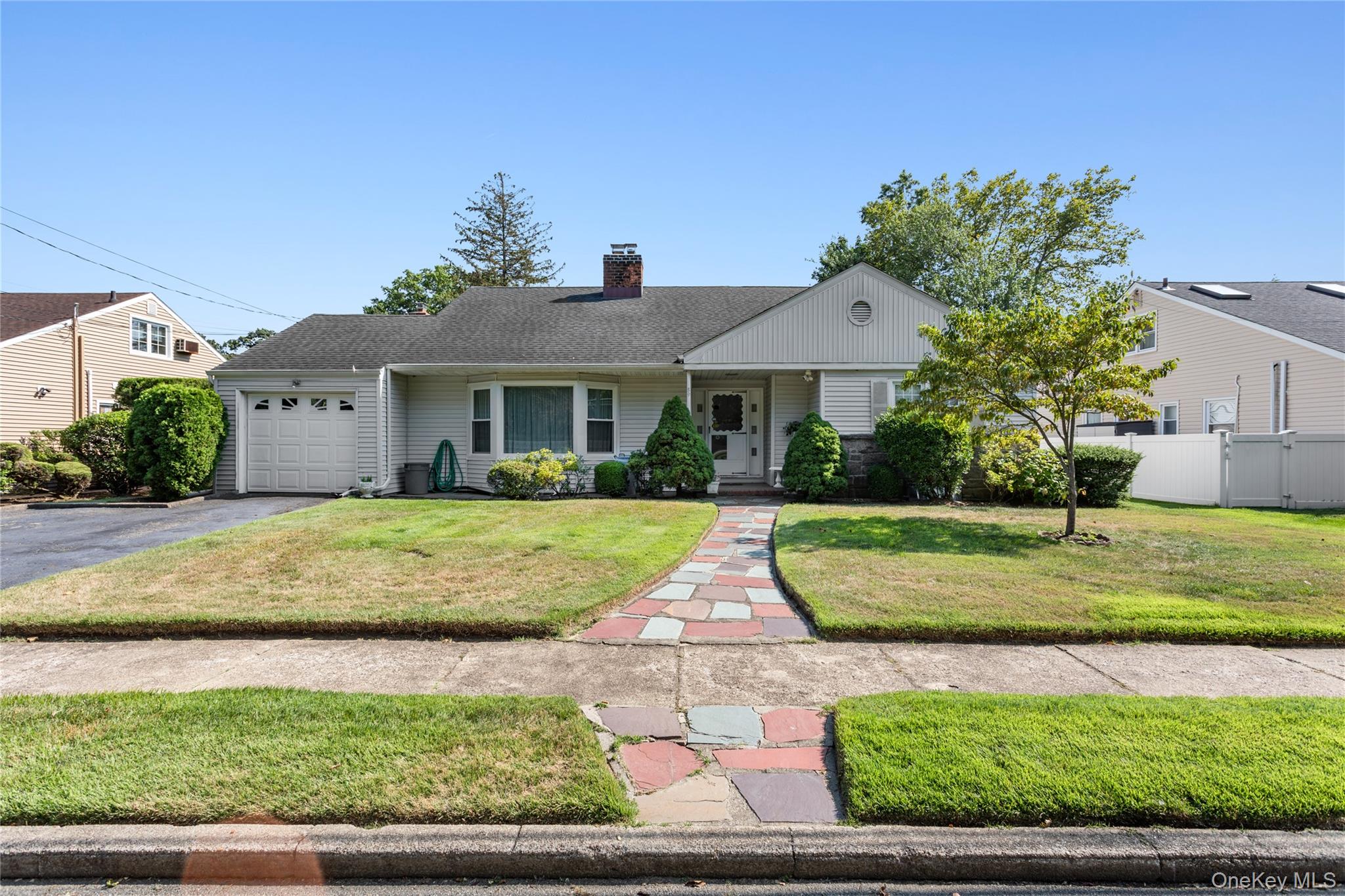 89 Parkview Place, Malverne, NY 11565