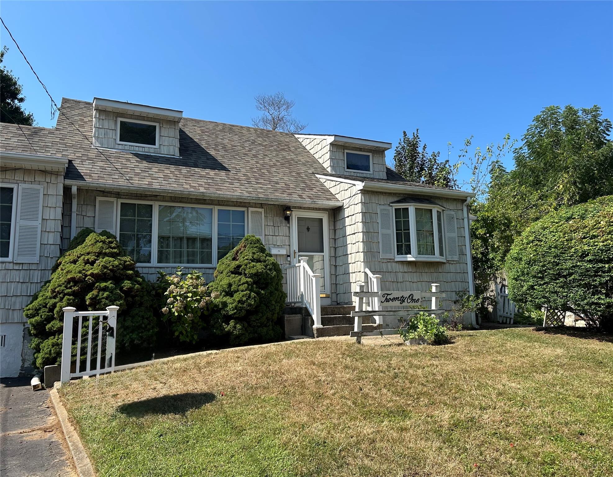 21 Cullen Drive, East Northport, NY 11731