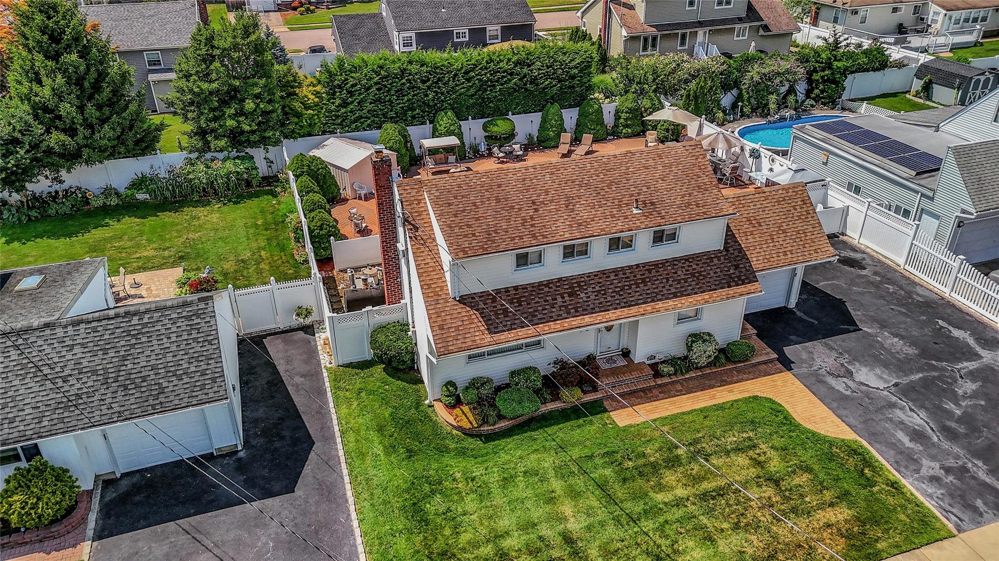 532 Alwick Avenue, West Islip, NY 11795