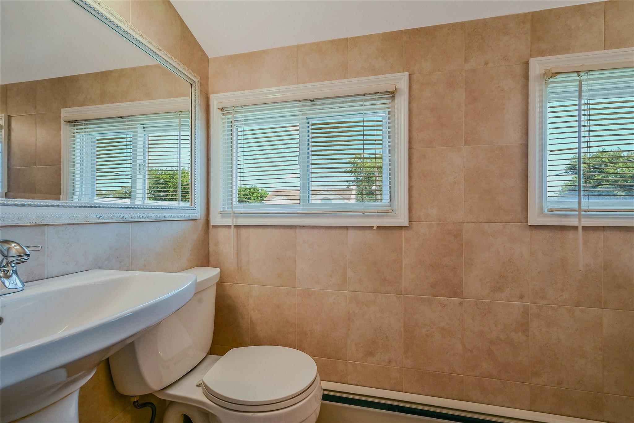 532 Alwick Avenue, West Islip, NY 11795