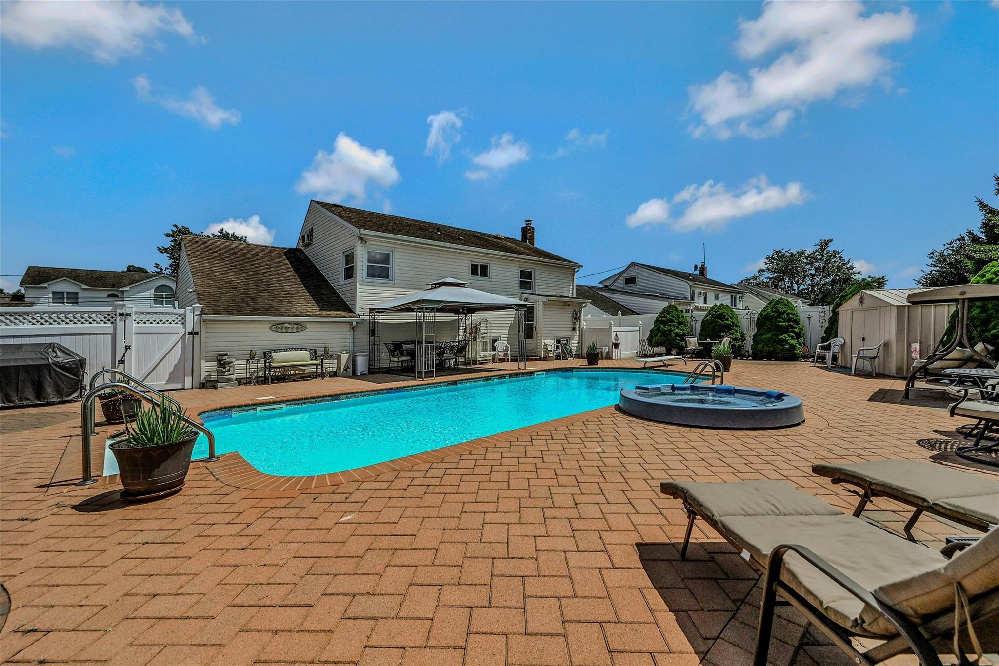 532 Alwick Avenue, West Islip, NY 11795