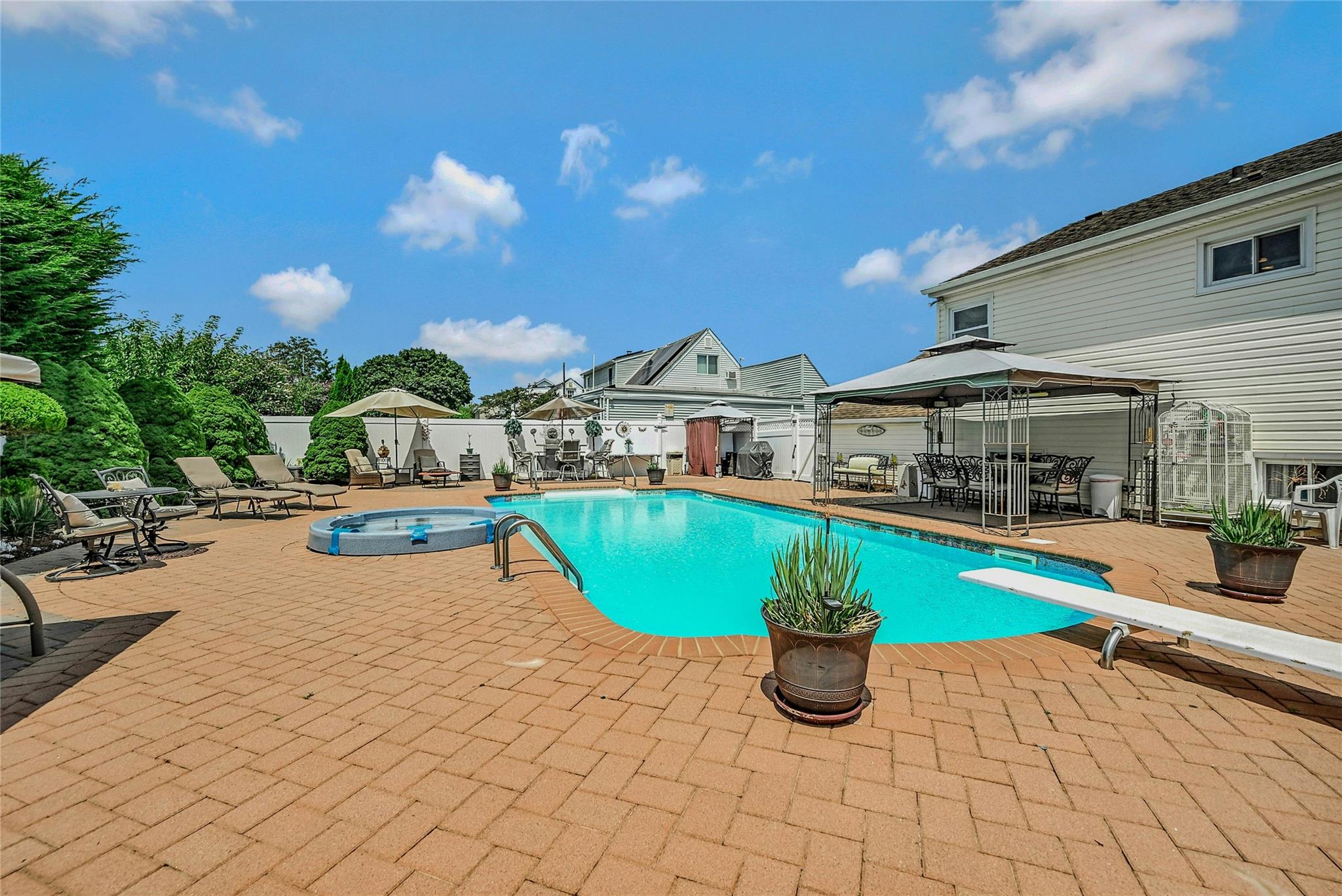 532 Alwick Avenue, West Islip, NY 11795