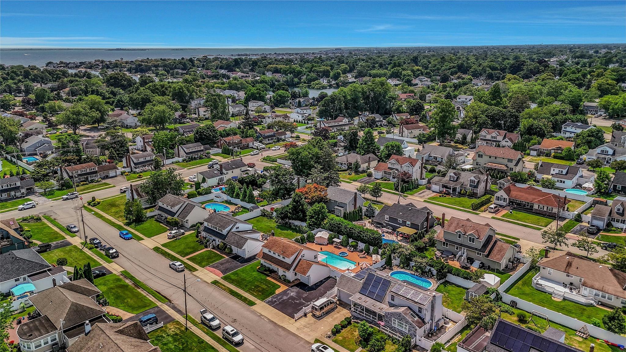 532 Alwick Avenue, West Islip, NY 11795