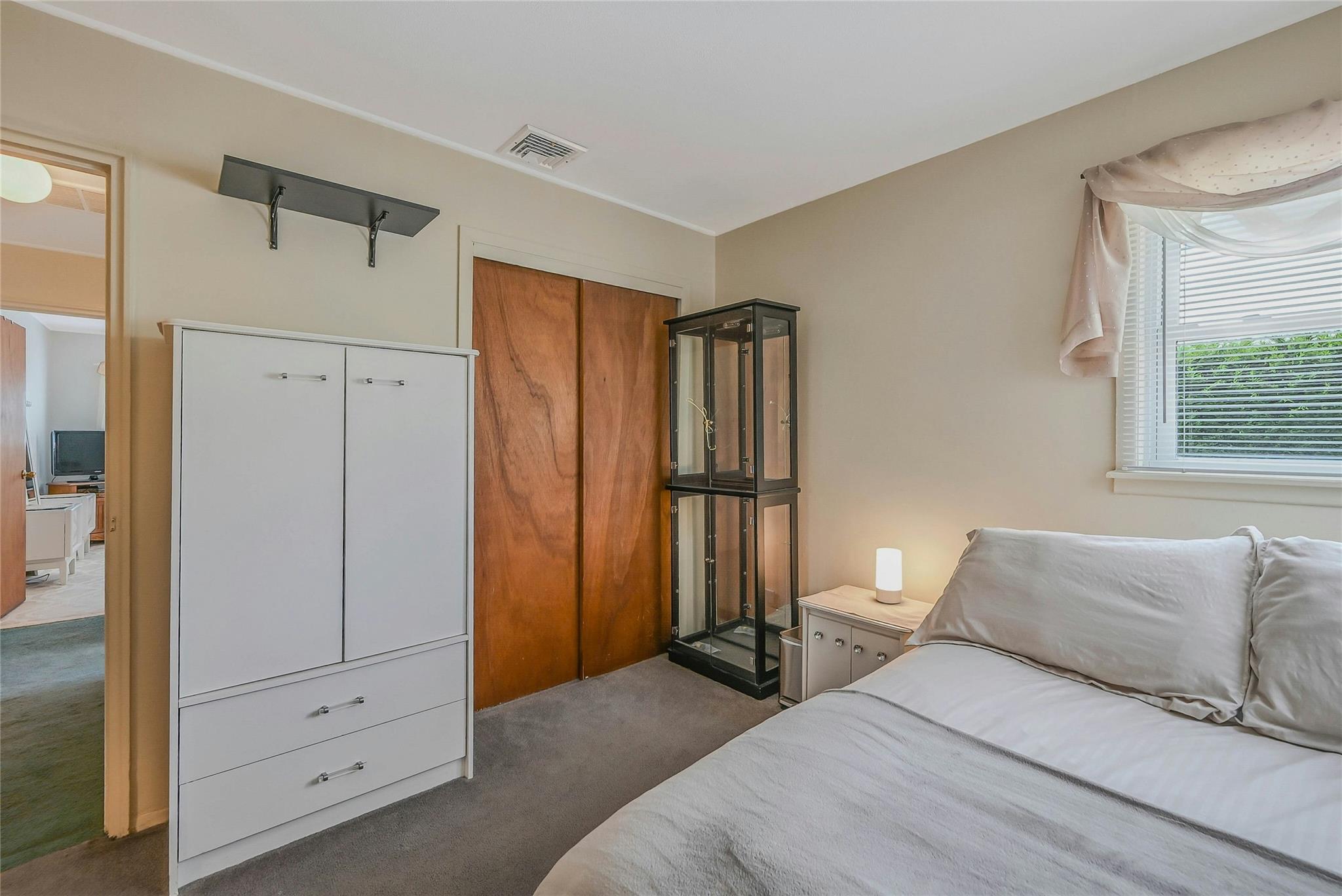 532 Alwick Avenue, West Islip, NY 11795