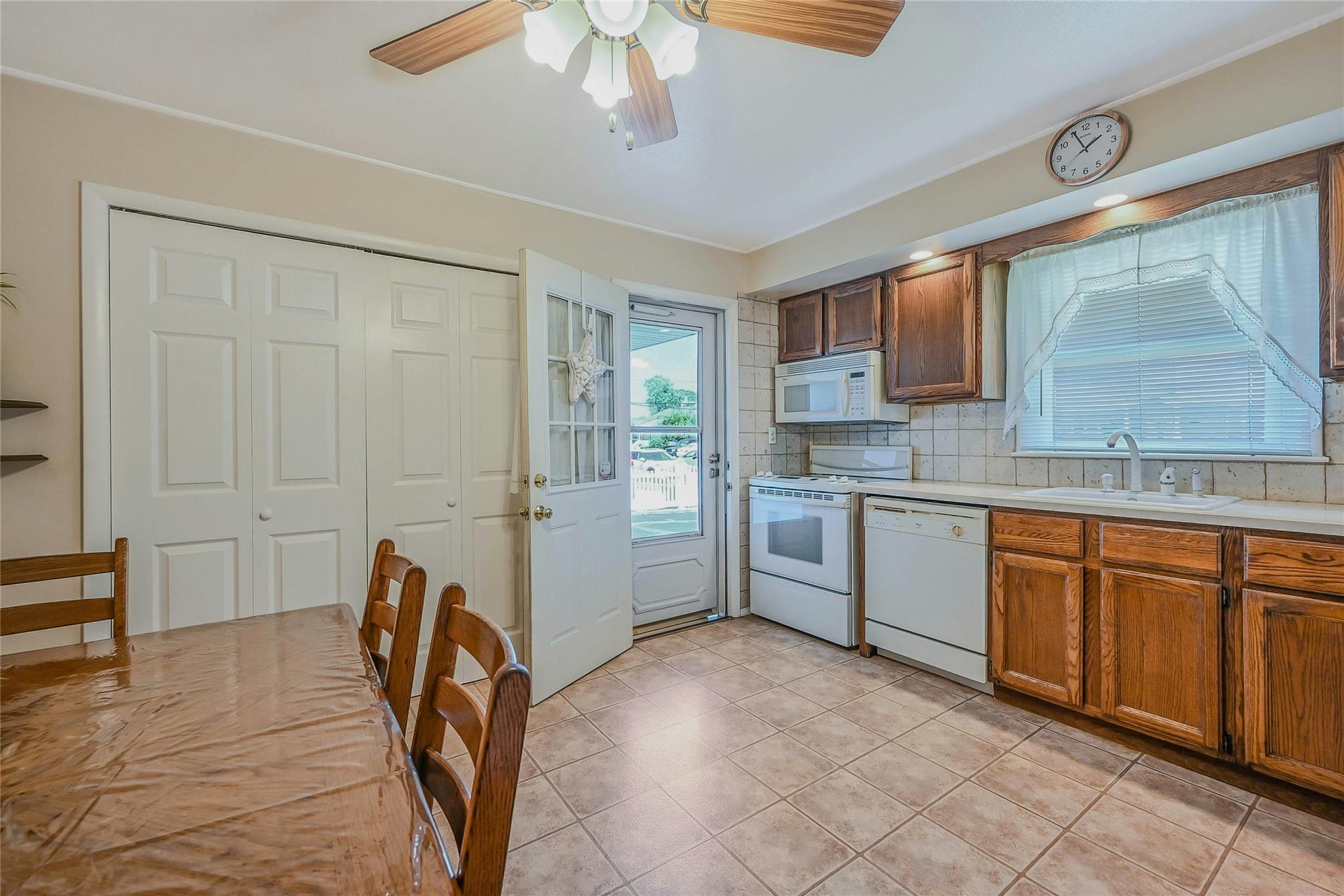 532 Alwick Avenue, West Islip, NY 11795