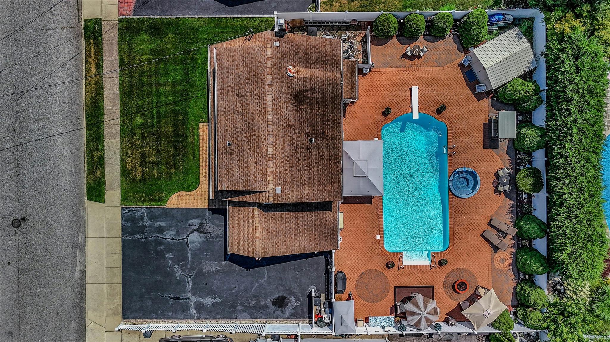 532 Alwick Avenue, West Islip, NY 11795