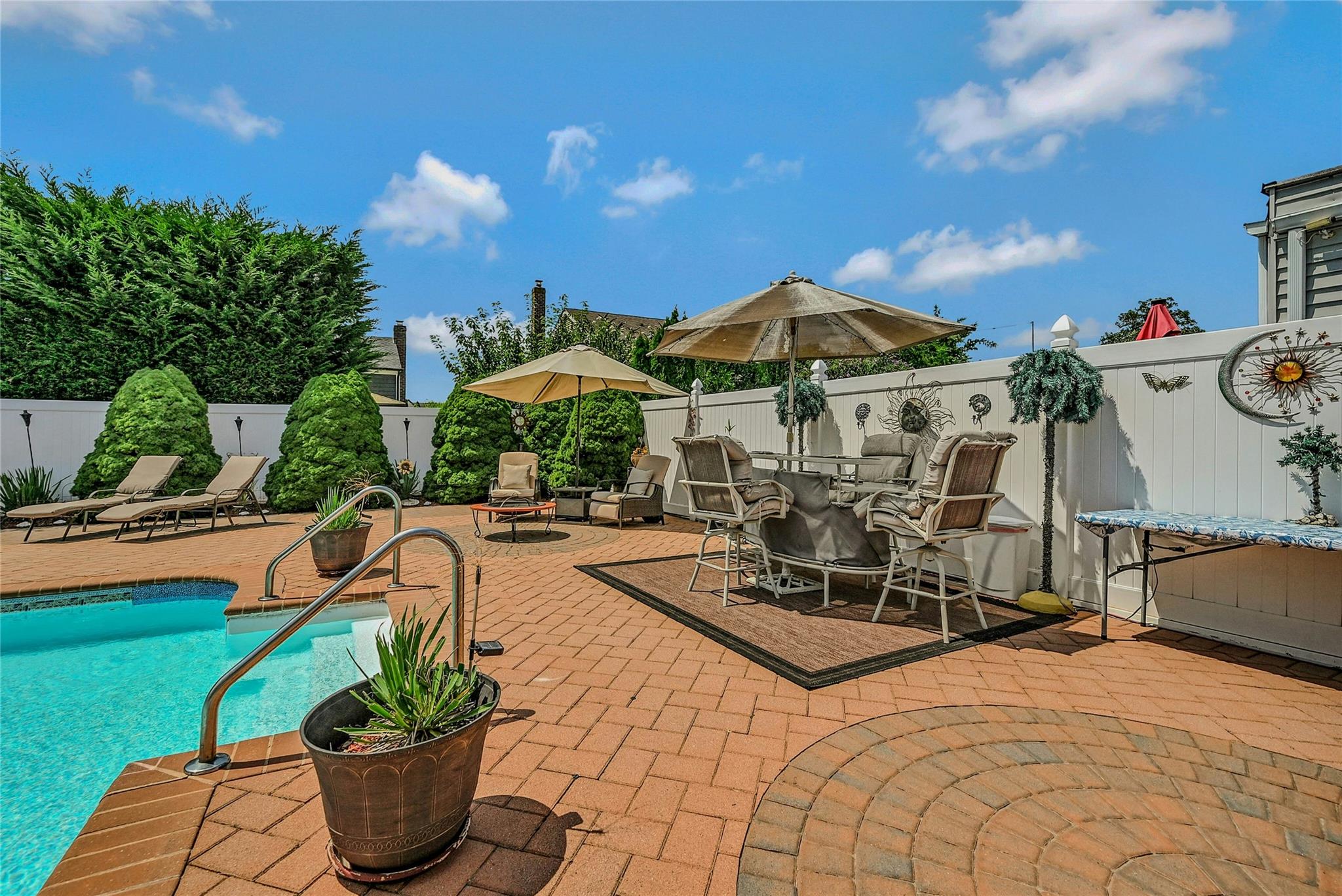 532 Alwick Avenue, West Islip, NY 11795