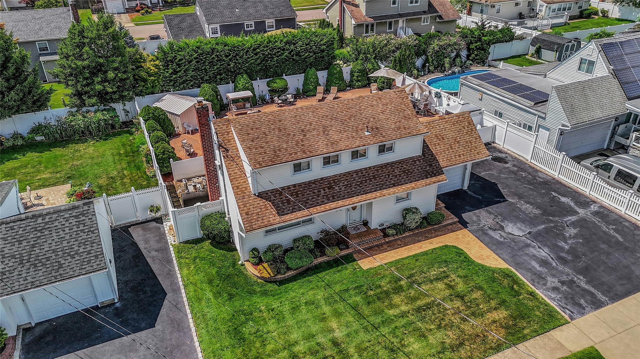 532 Alwick Avenue, West Islip, NY 11795