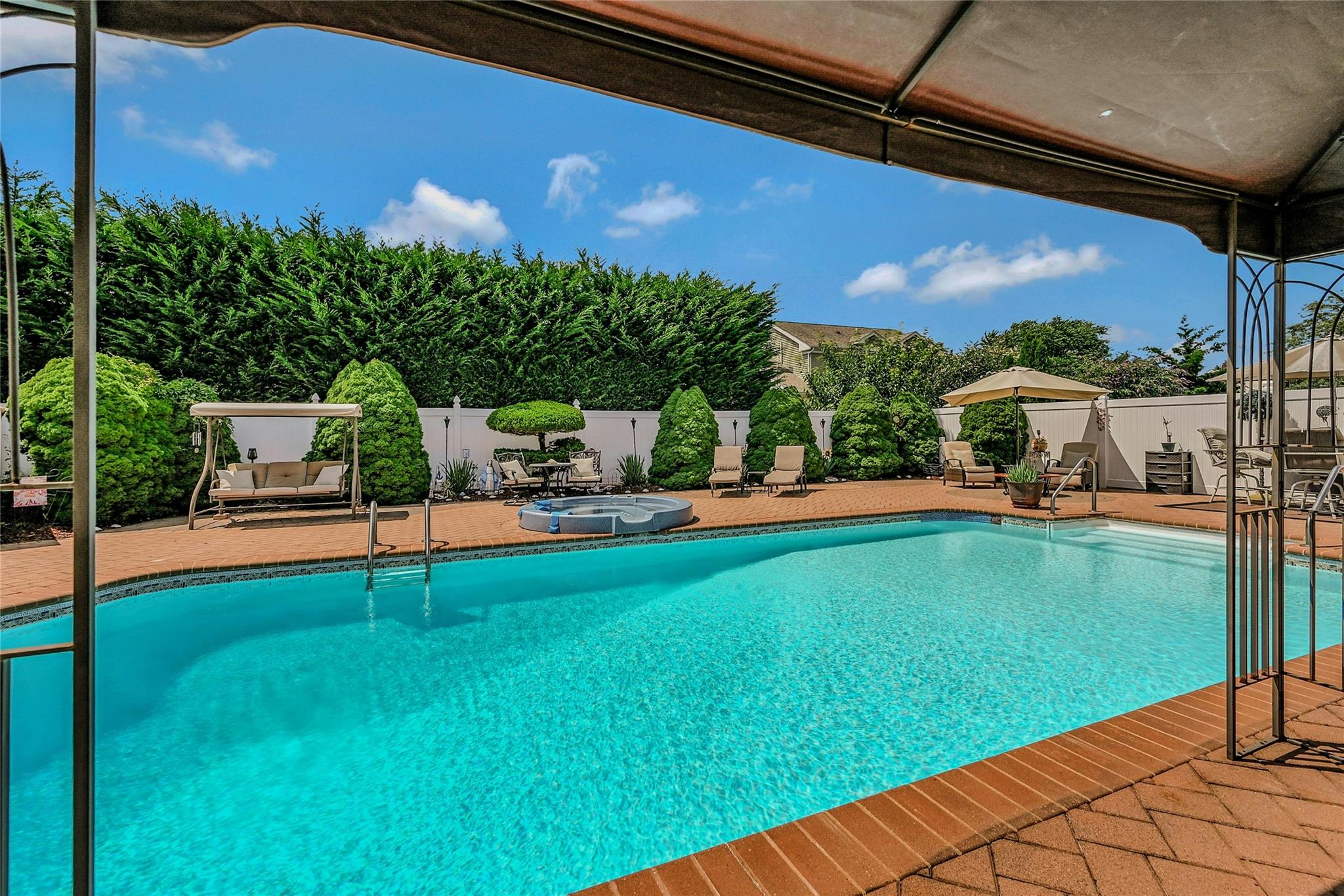 532 Alwick Avenue, West Islip, NY 11795