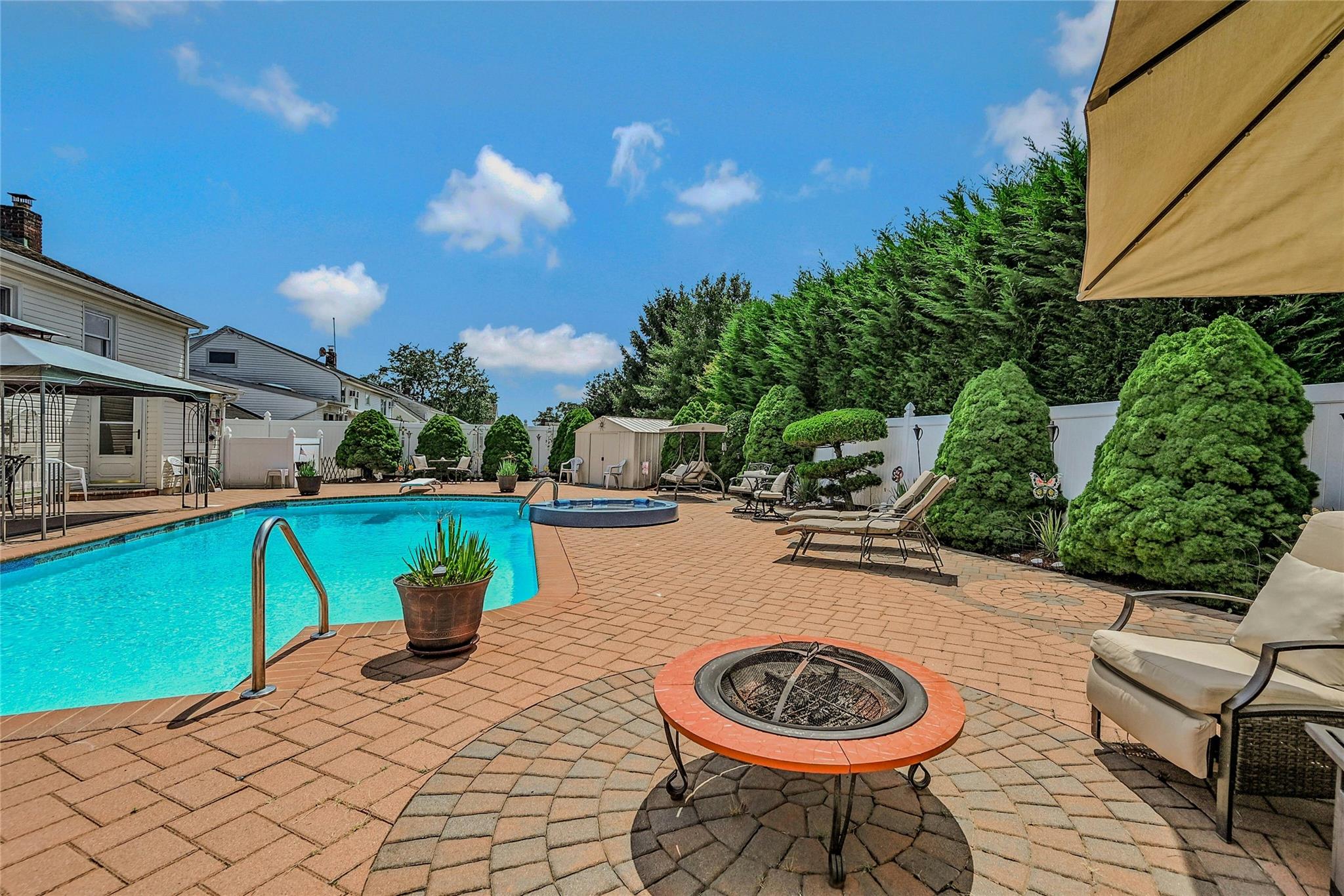 532 Alwick Avenue, West Islip, NY 11795