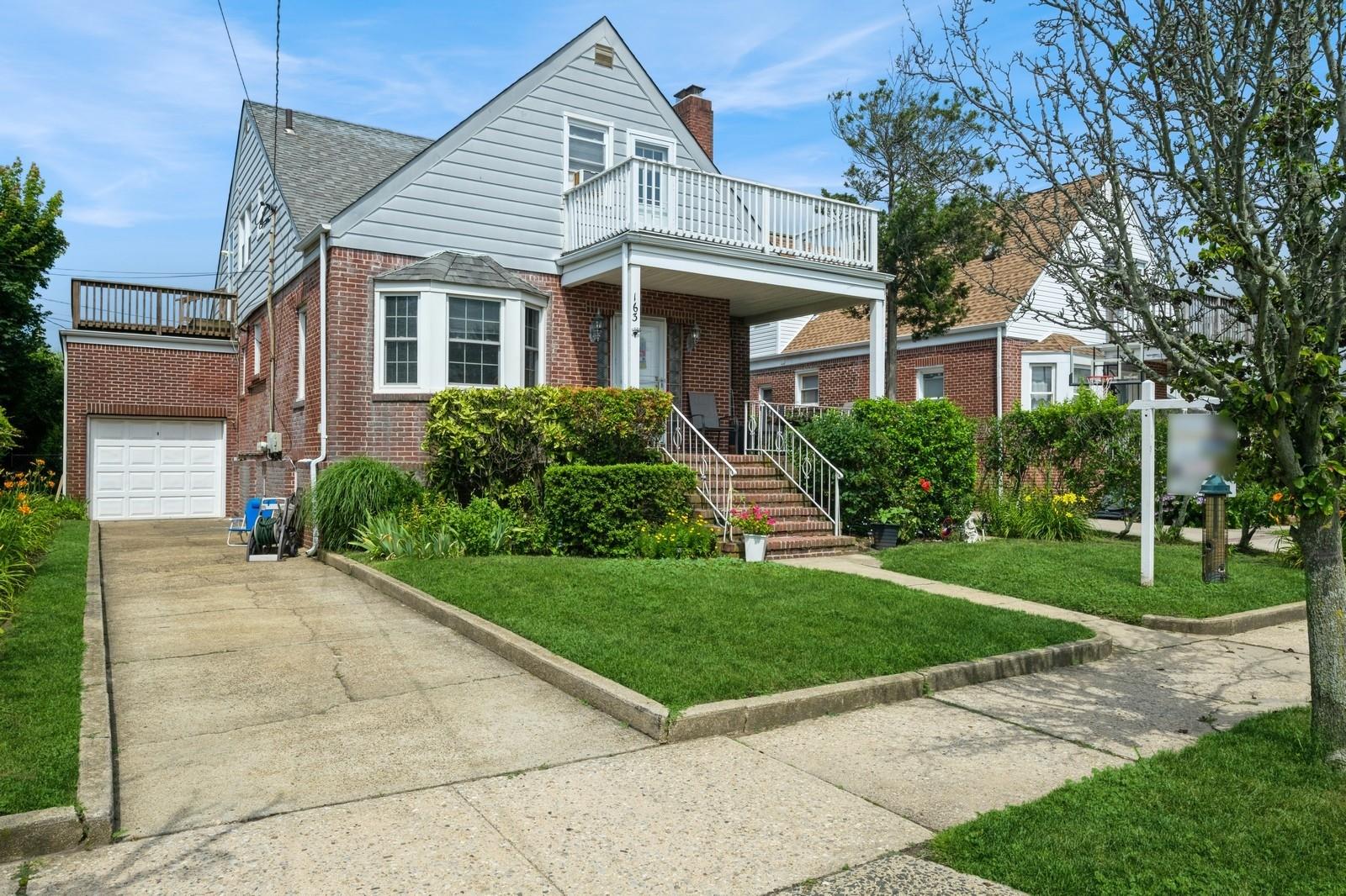 163 lindell, Long Beach, NY 11561