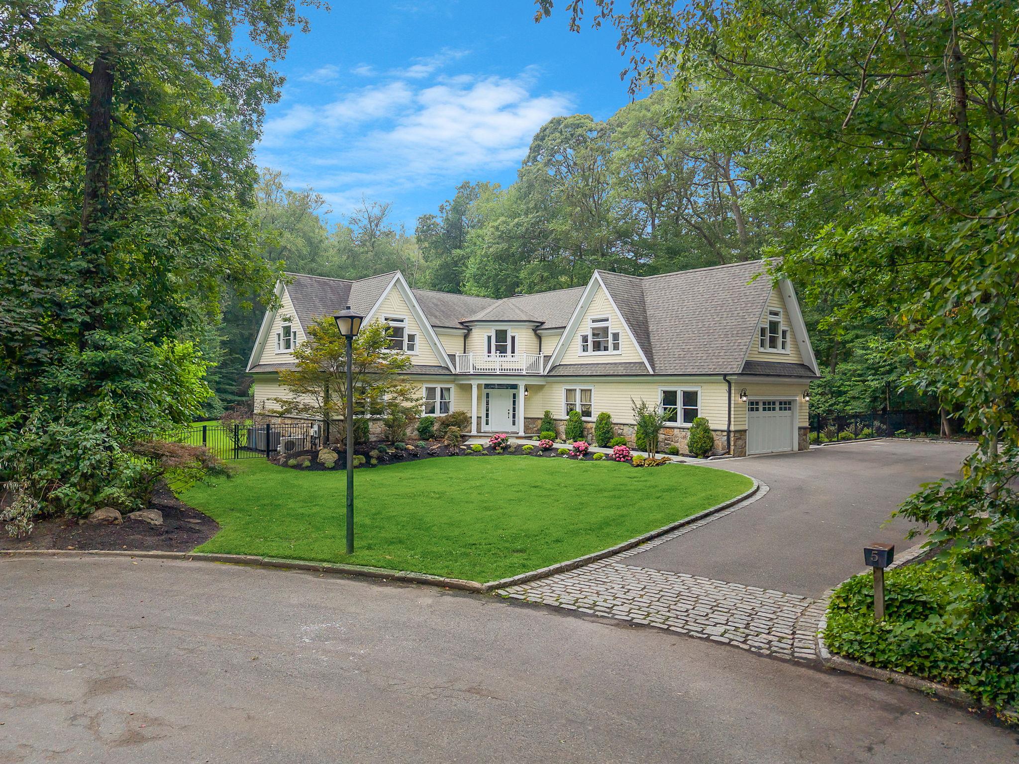 5 Ivory Court, East Northport, NY 11731