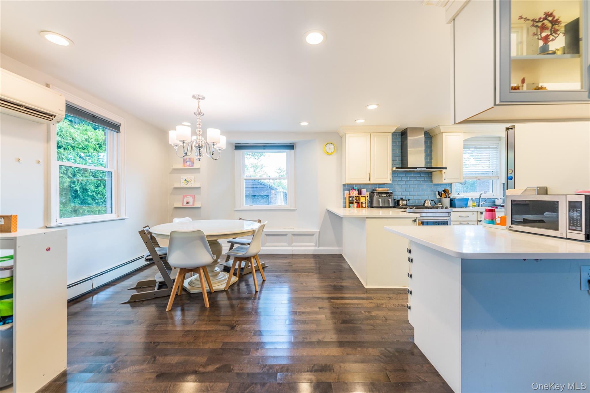 43 Jayson Avenue, Great Neck, NY 11021