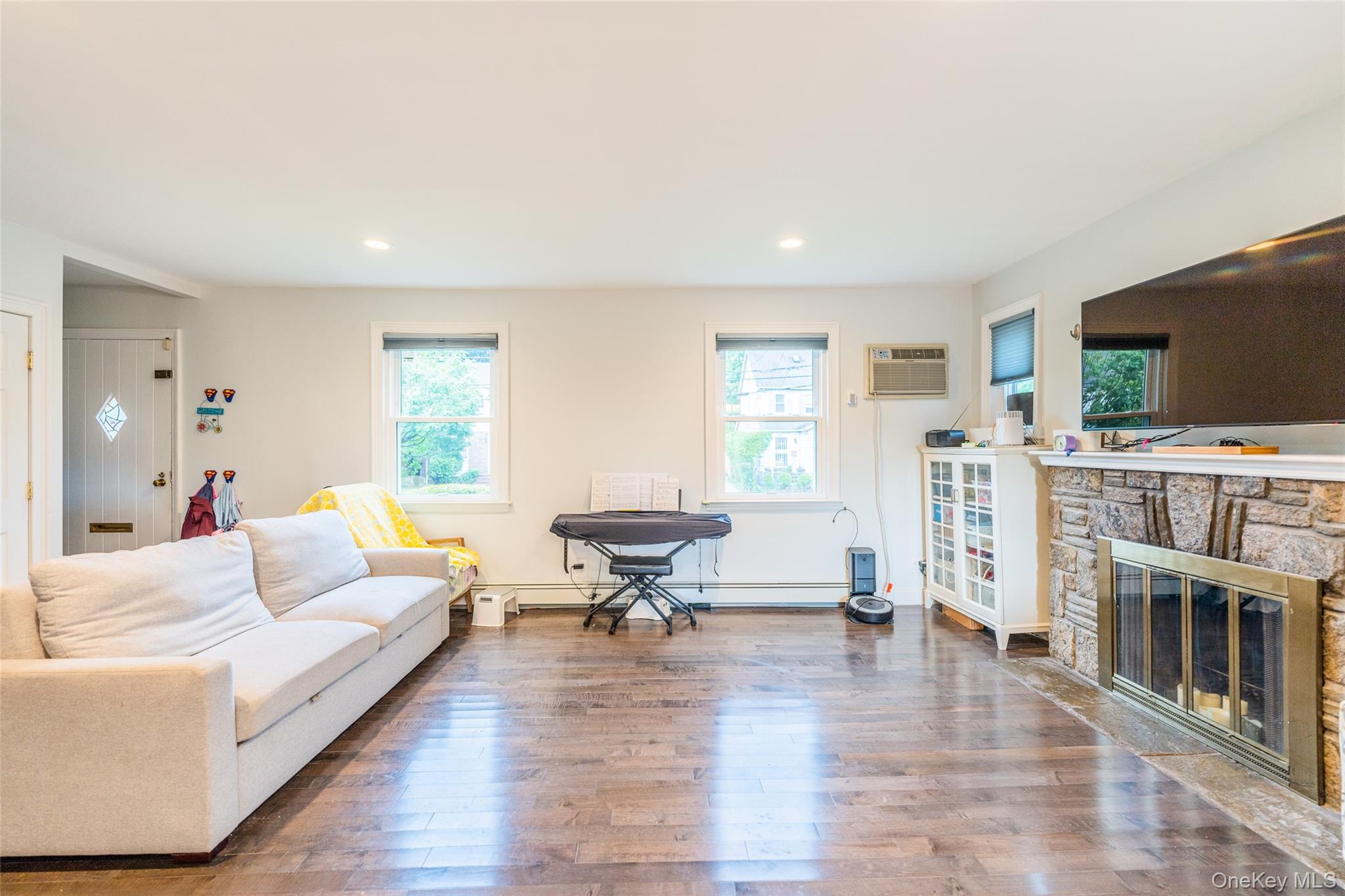 43 Jayson Avenue, Great Neck, NY 11021