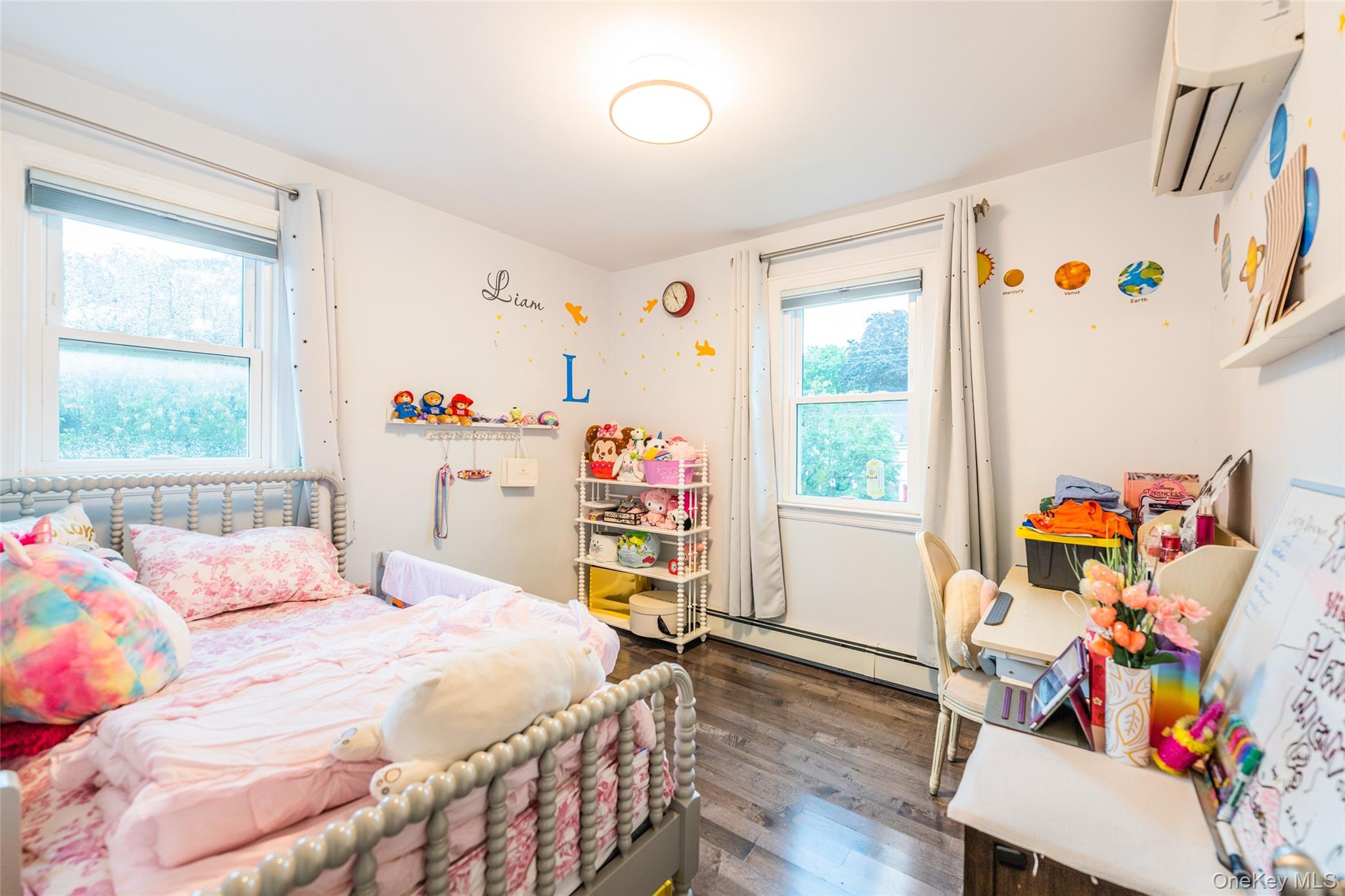 43 Jayson Avenue, Great Neck, NY 11021