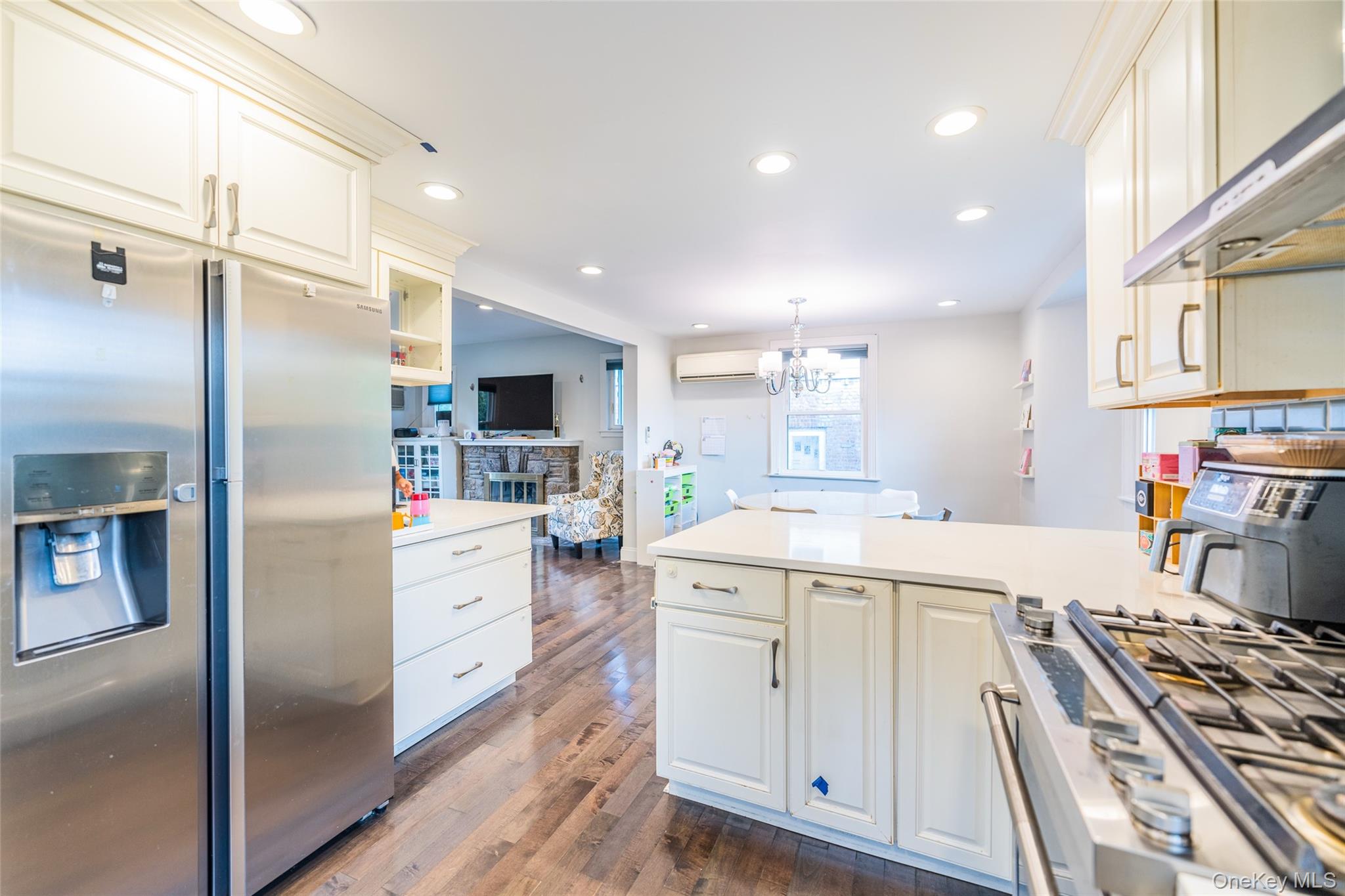 43 Jayson Avenue, Great Neck, NY 11021