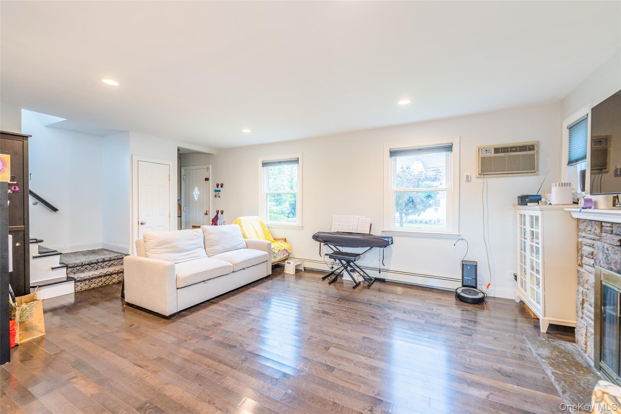 43 Jayson Avenue, Great Neck, NY 11021