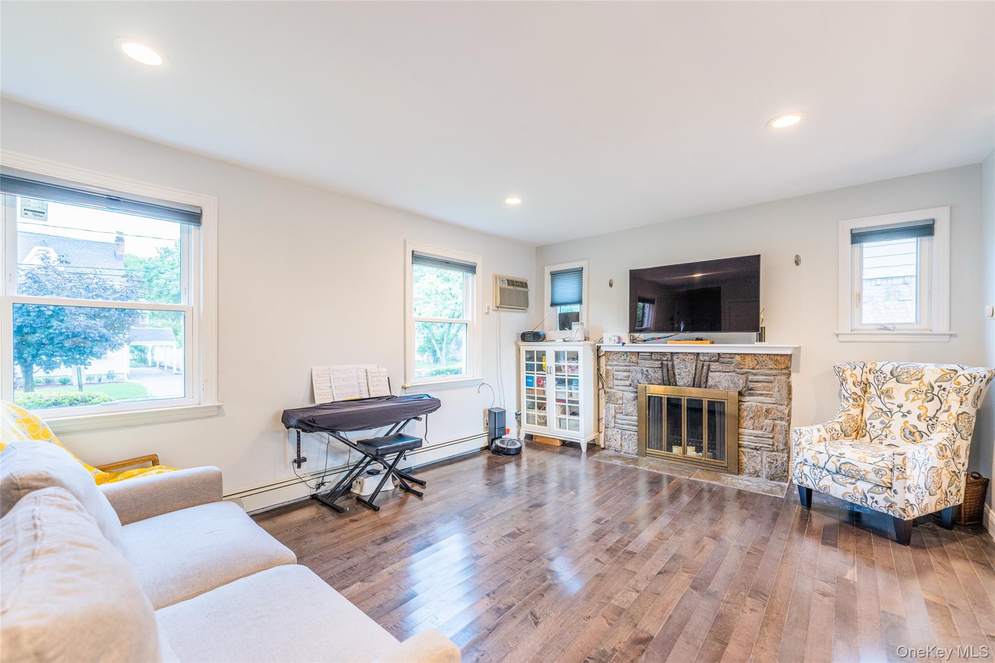 43 Jayson Avenue, Great Neck, NY 11021