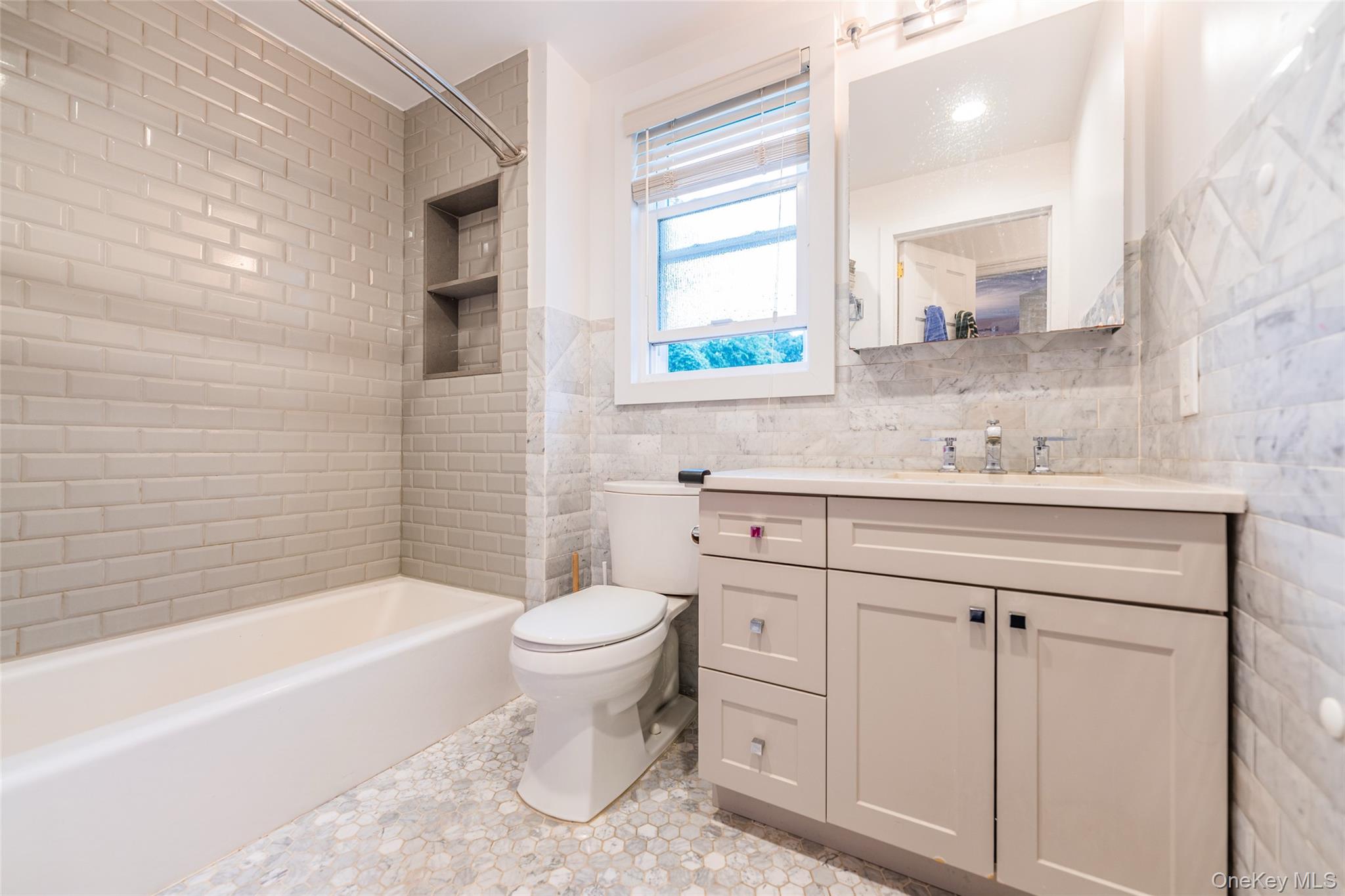 43 Jayson Avenue, Great Neck, NY 11021