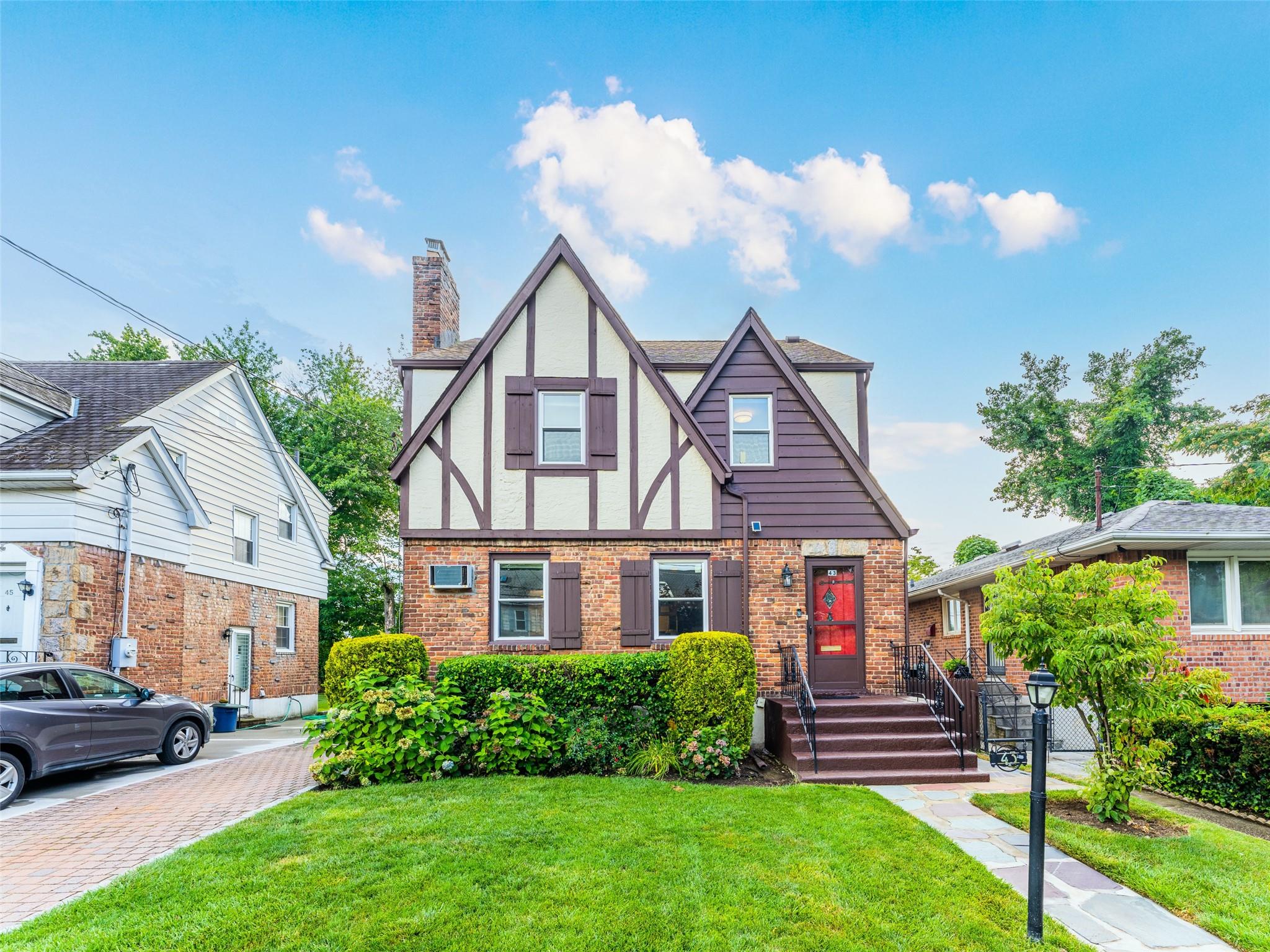 43 Jayson Avenue, Great Neck, NY 11021