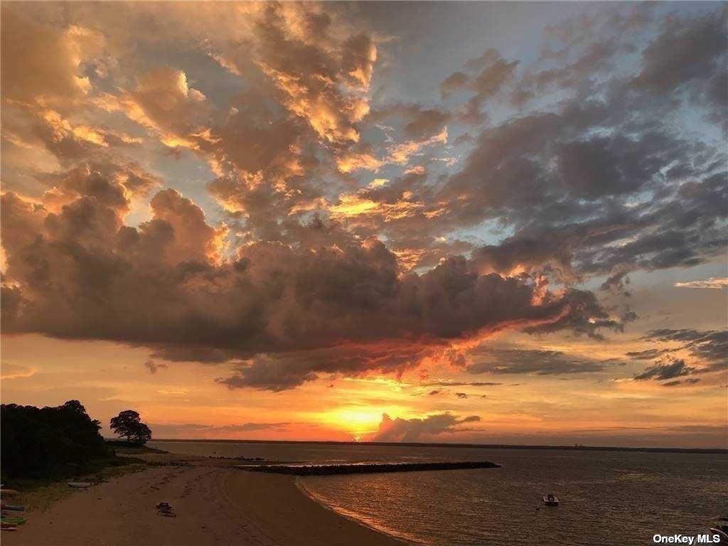 9 Winding Way, Locust Valley, NY 11560