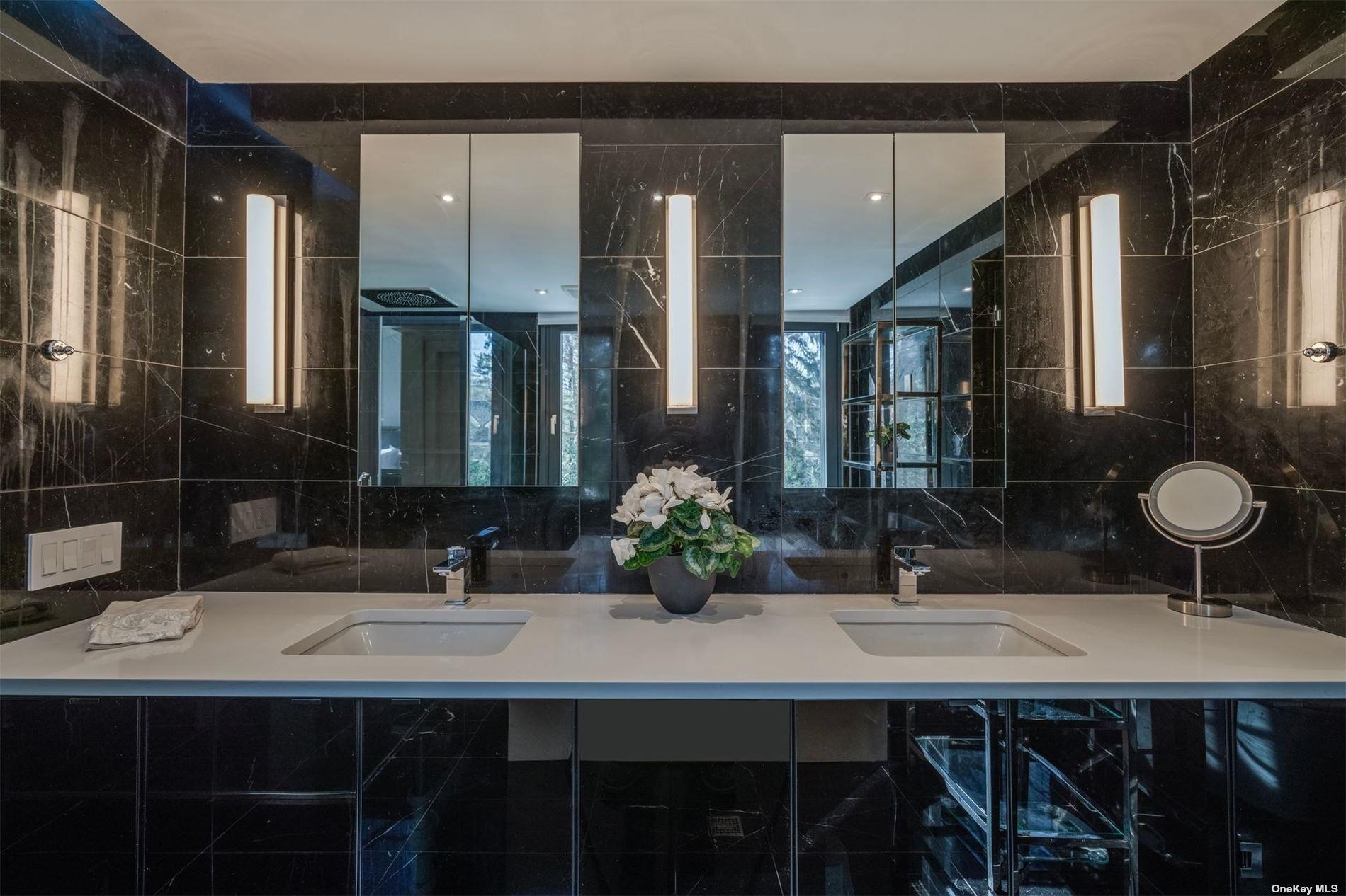 9 Winding Way, Locust Valley, NY 11560