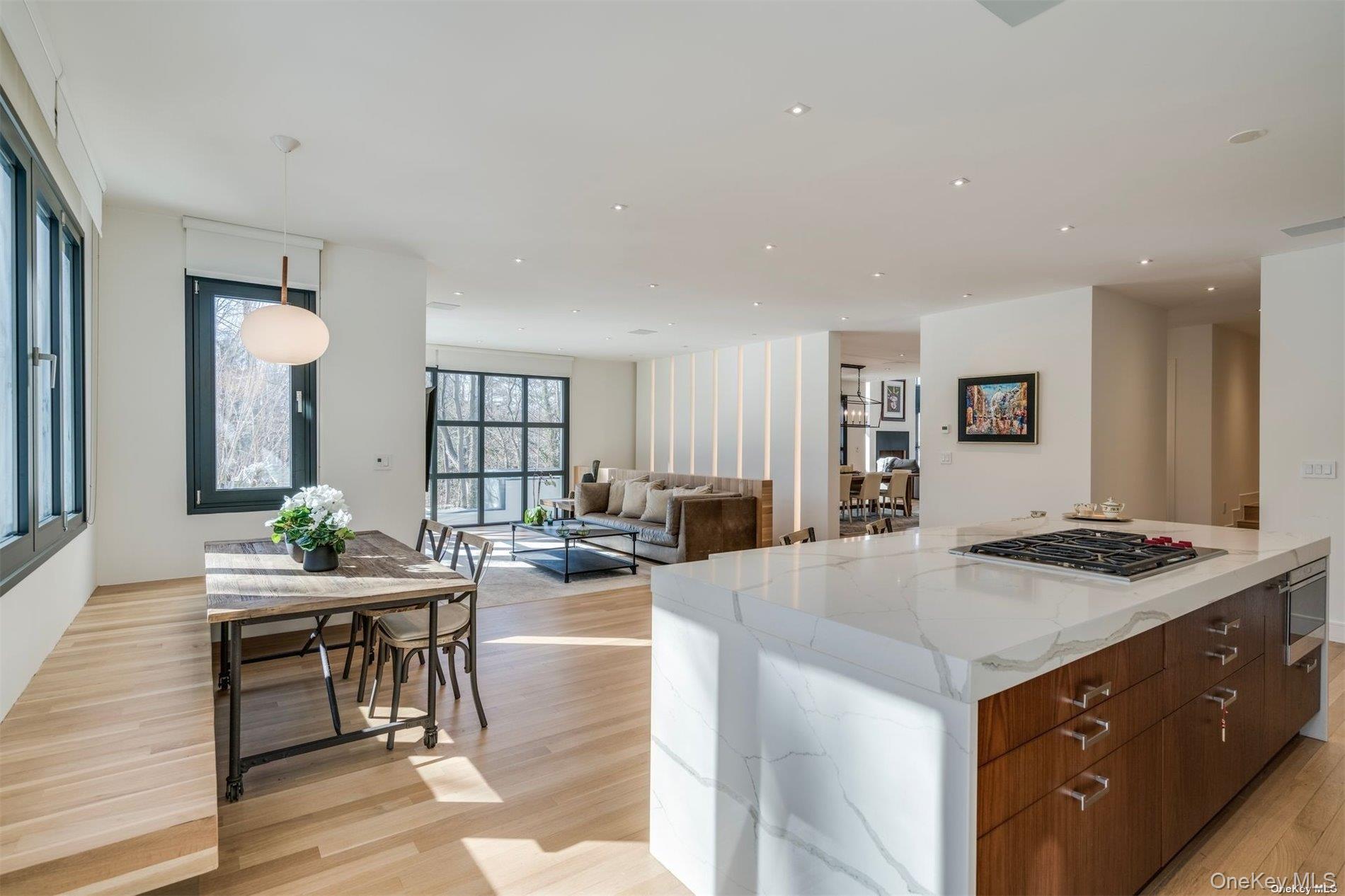 9 Winding Way, Locust Valley, NY 11560