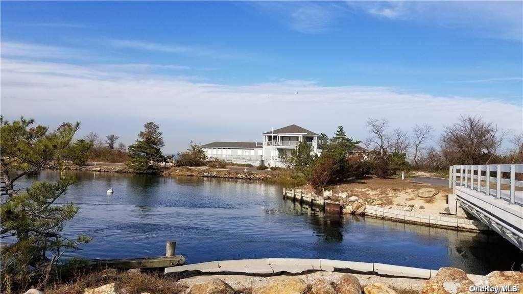 9 Winding Way, Locust Valley, NY 11560