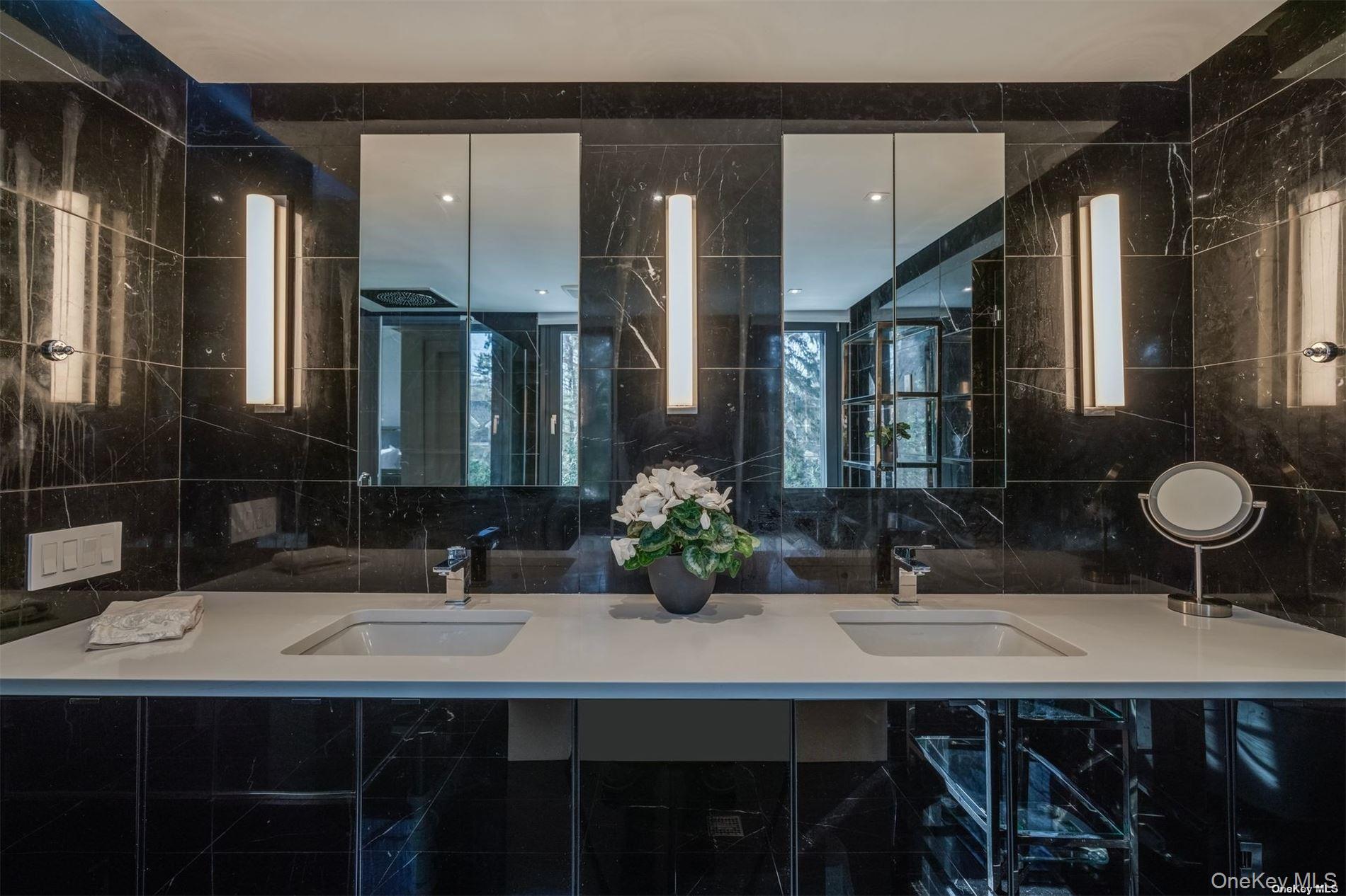 9 Winding Way, Locust Valley, NY 11560