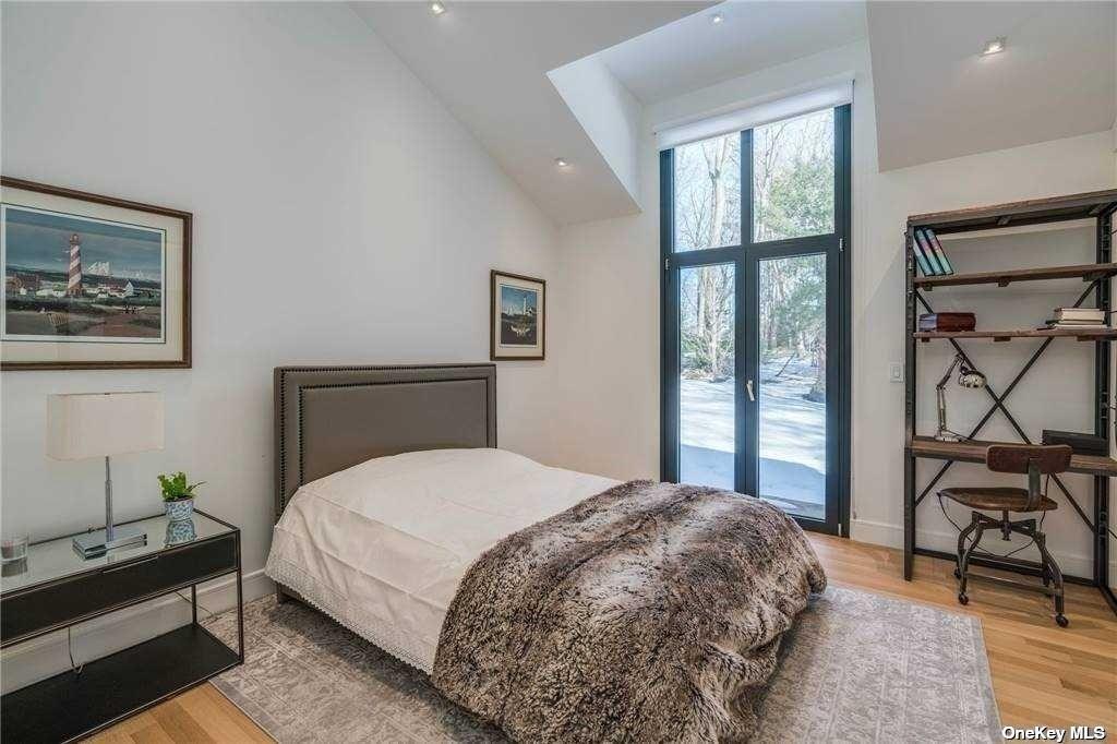 9 Winding Way, Locust Valley, NY 11560