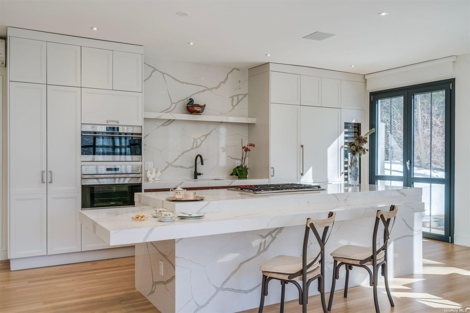 9 Winding Way, Locust Valley, NY 11560