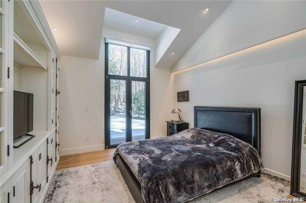 9 Winding Way, Locust Valley, NY 11560