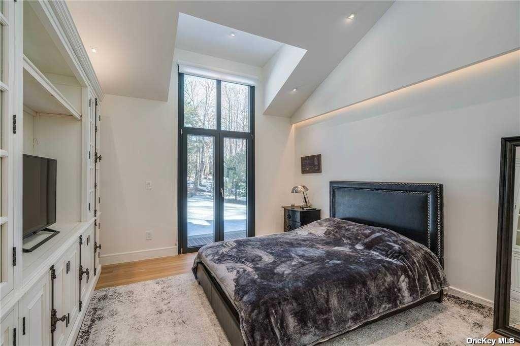 9 Winding Way, Locust Valley, NY 11560