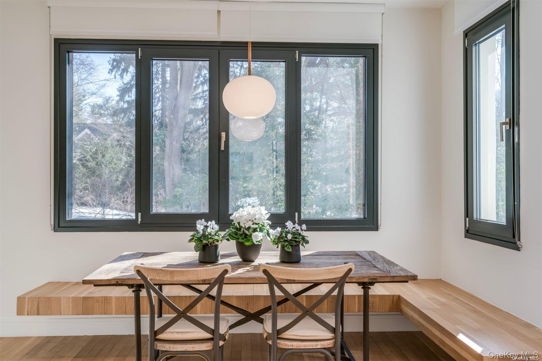 9 Winding Way, Locust Valley, NY 11560