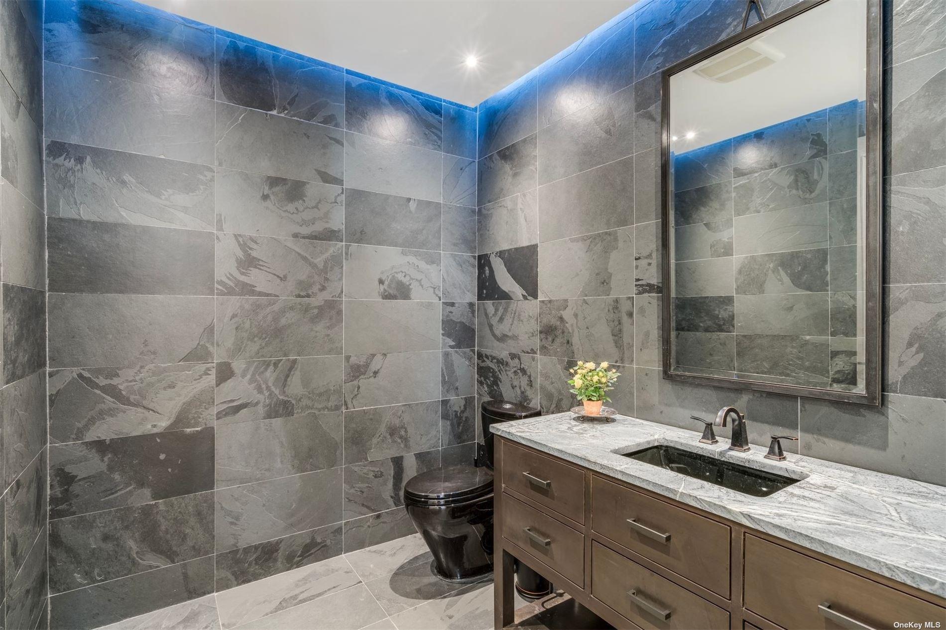 9 Winding Way, Locust Valley, NY 11560