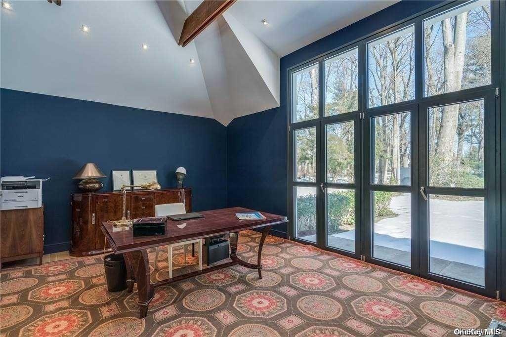 9 Winding Way, Locust Valley, NY 11560