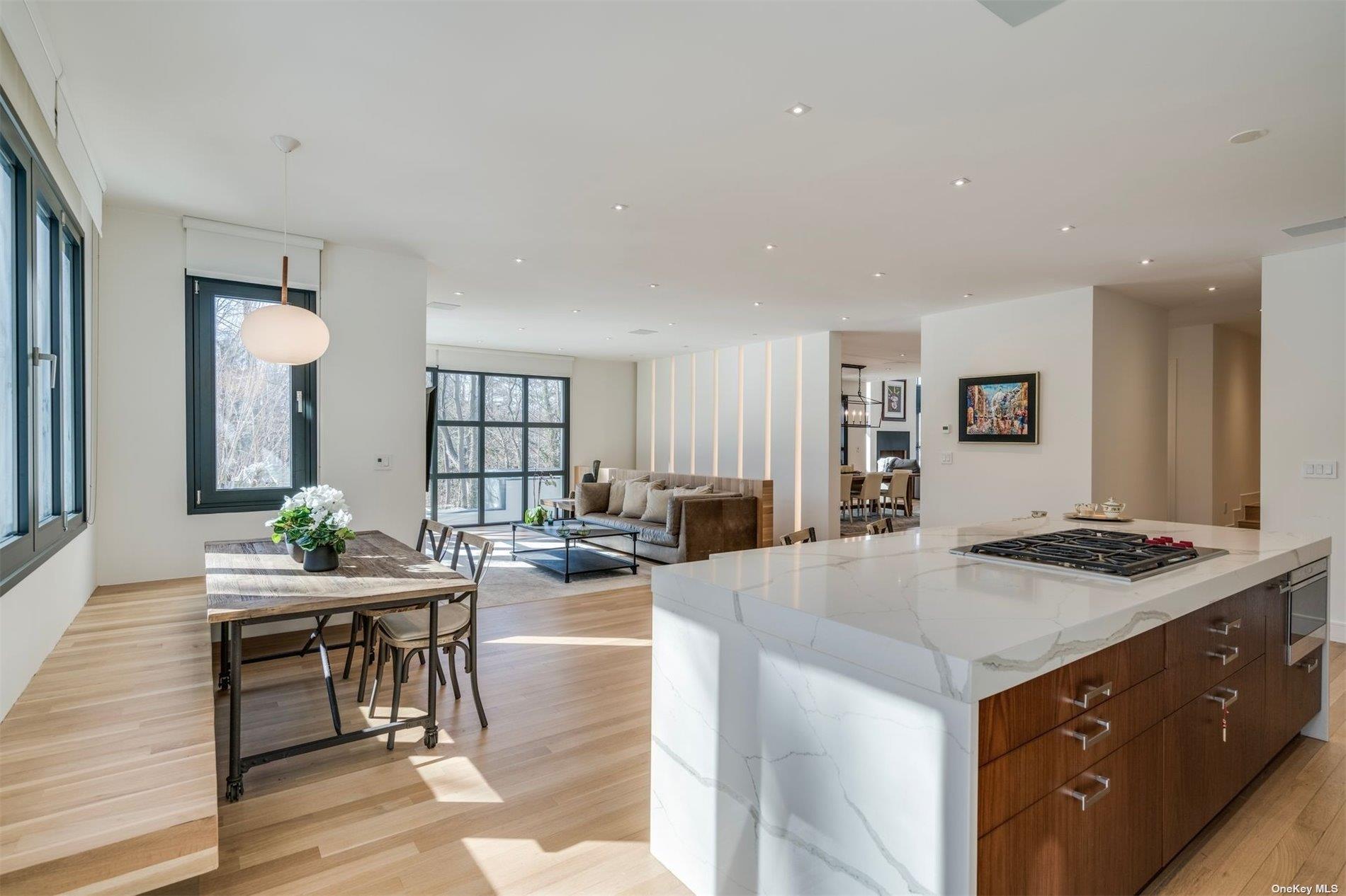 9 Winding Way, Locust Valley, NY 11560