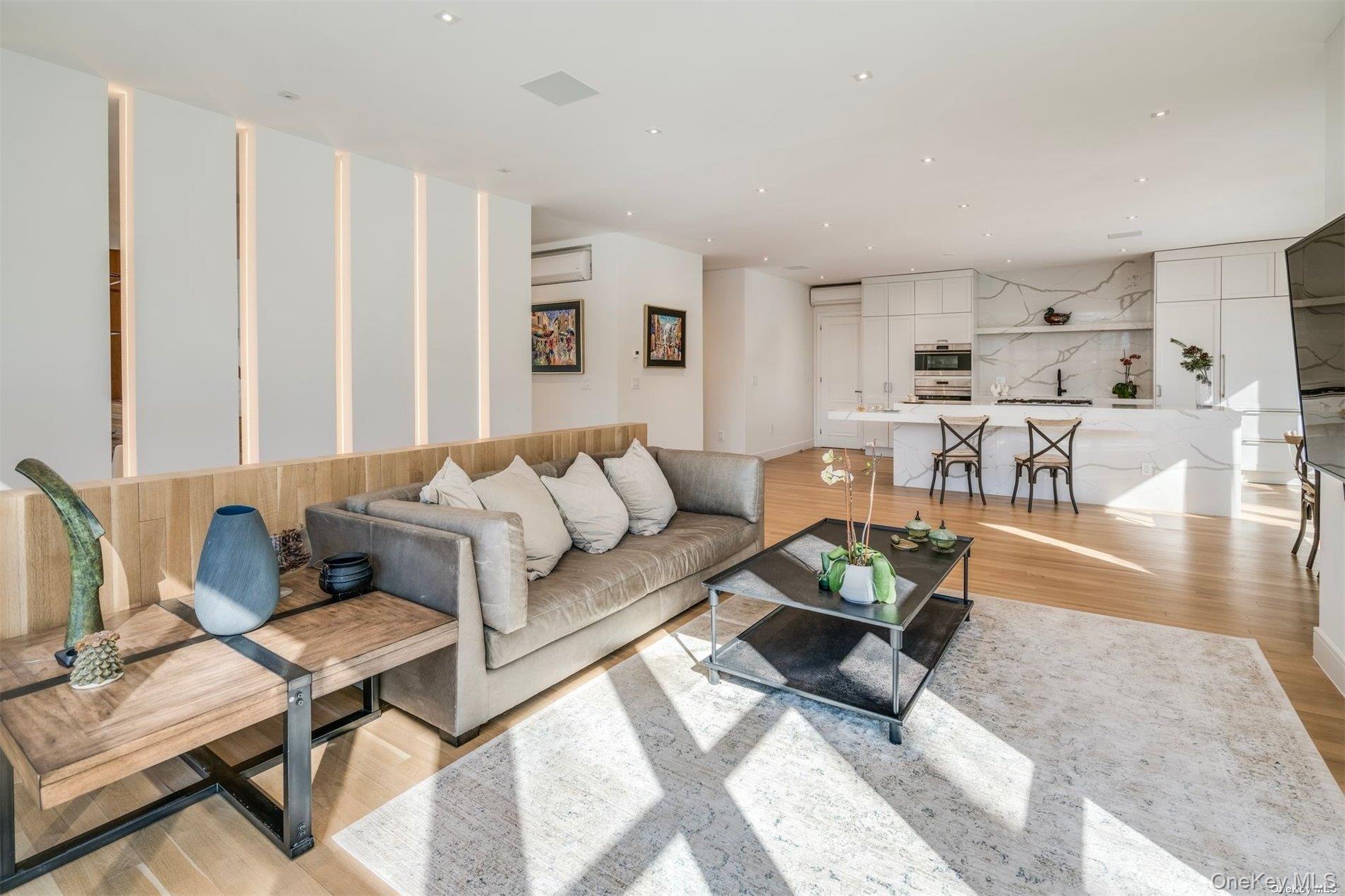 9 Winding Way, Locust Valley, NY 11560